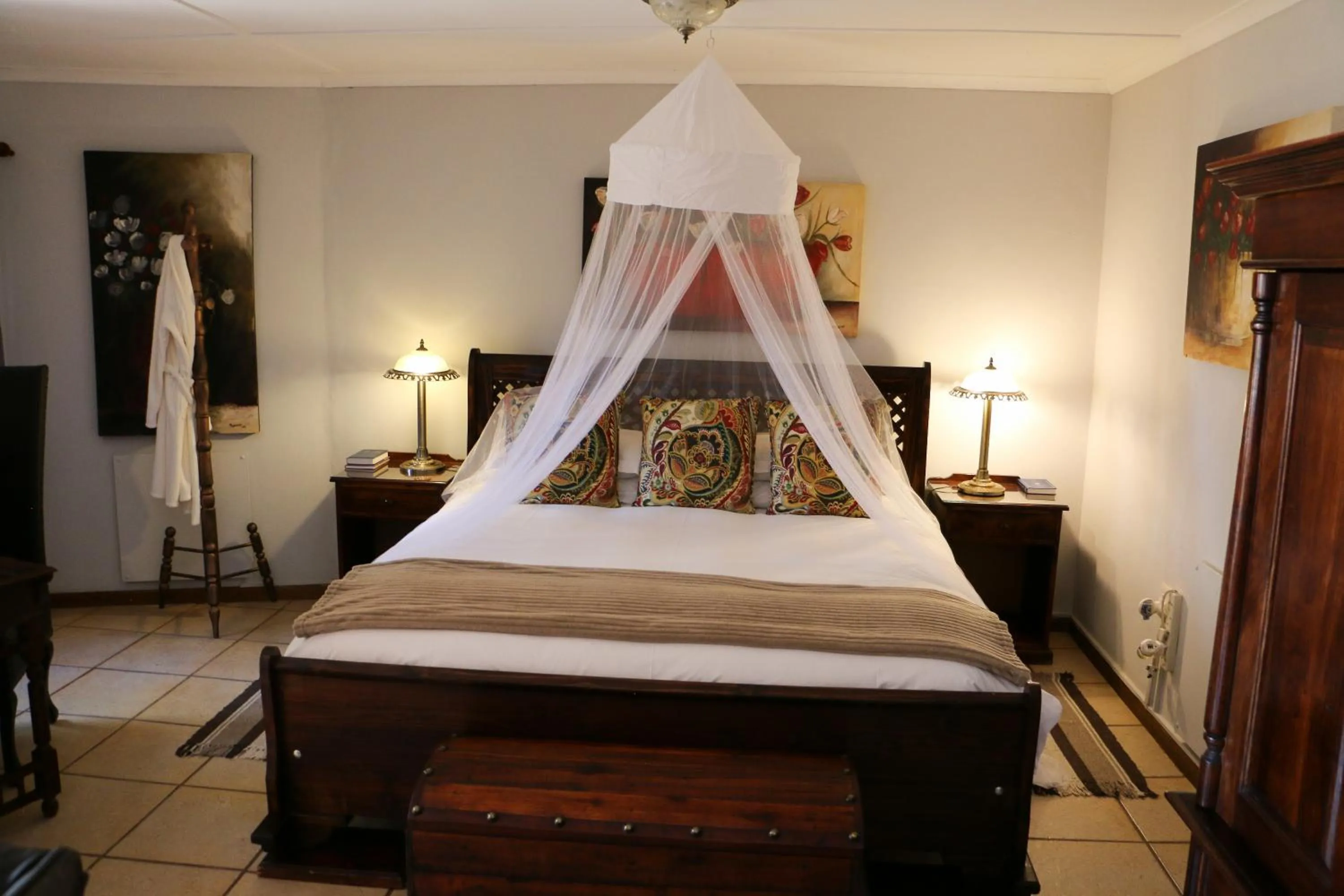 Bedroom, Bed in Daisy Country Lodge