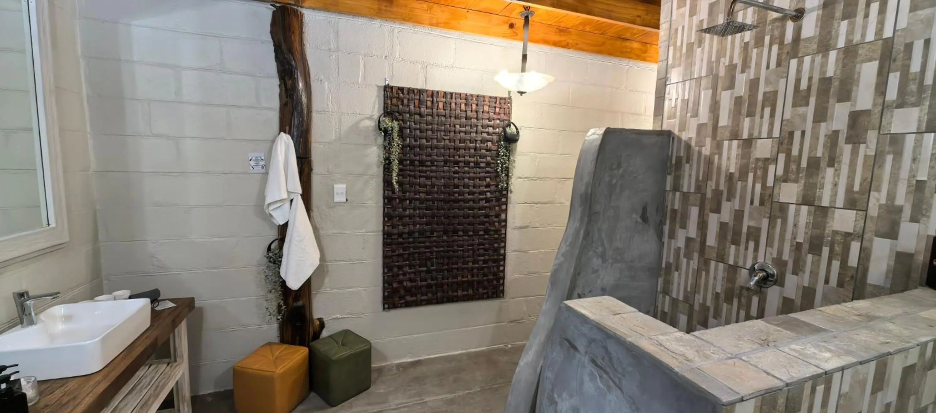 Bathroom in Daisy Country Lodge