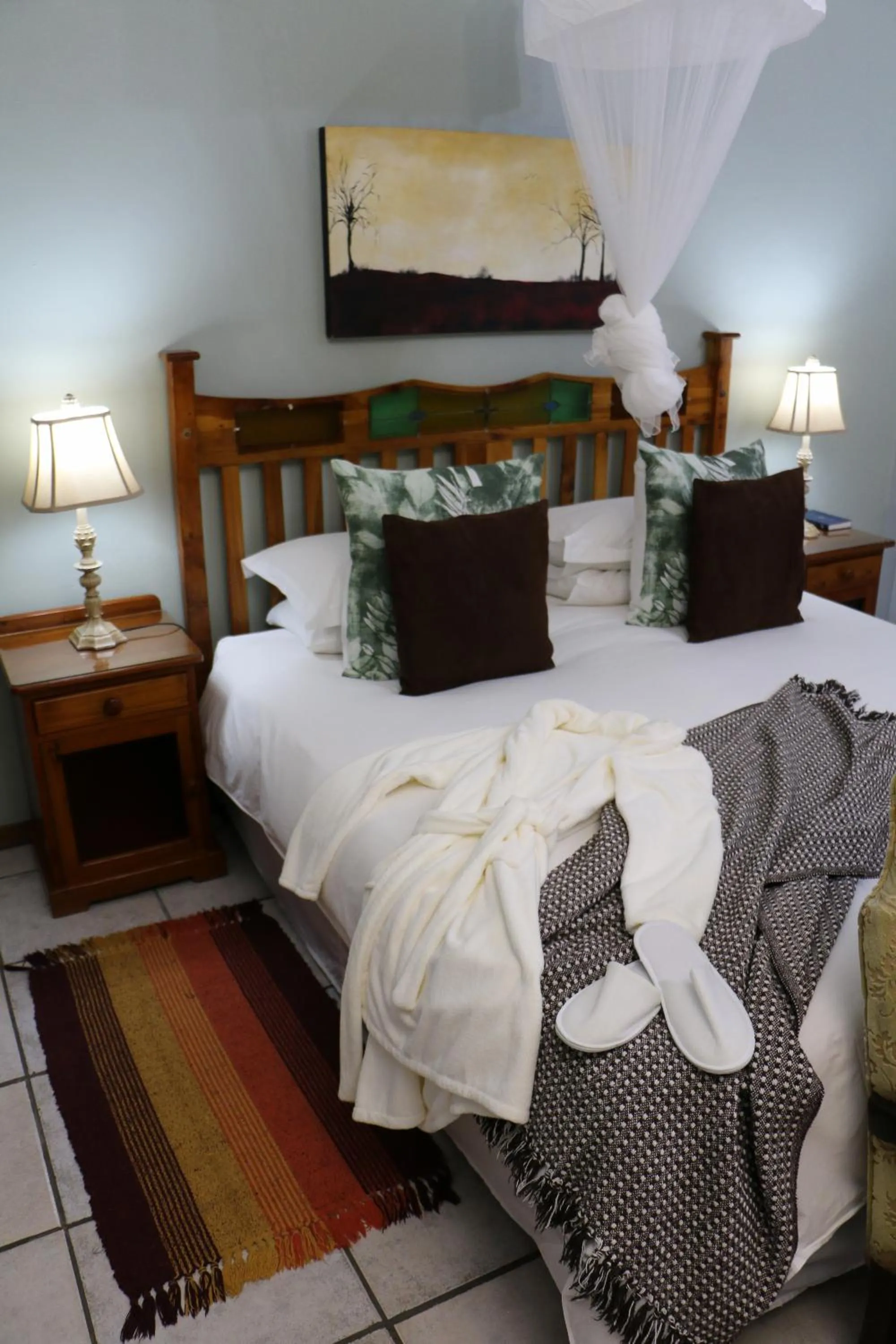 Bedroom, Bed in Daisy Country Lodge