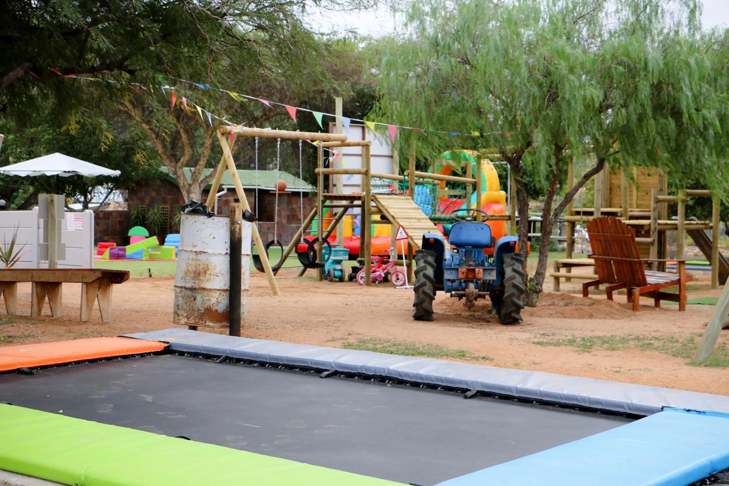 Evening entertainment in Daisy Country Lodge