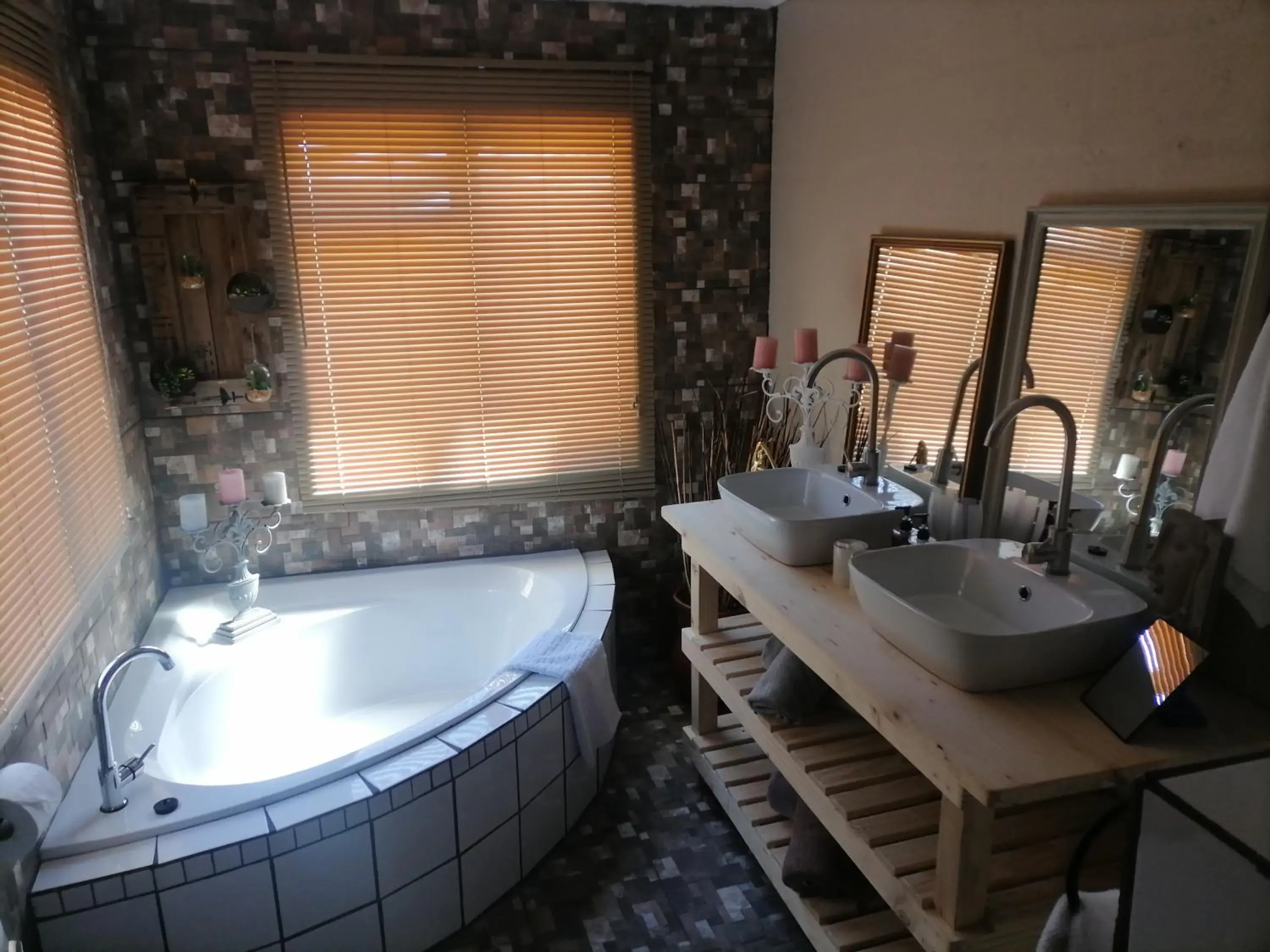 Queen Suite - single occupancy in Daisy Country Lodge Queen Suite - single occupancy in Daisy Country Lodge