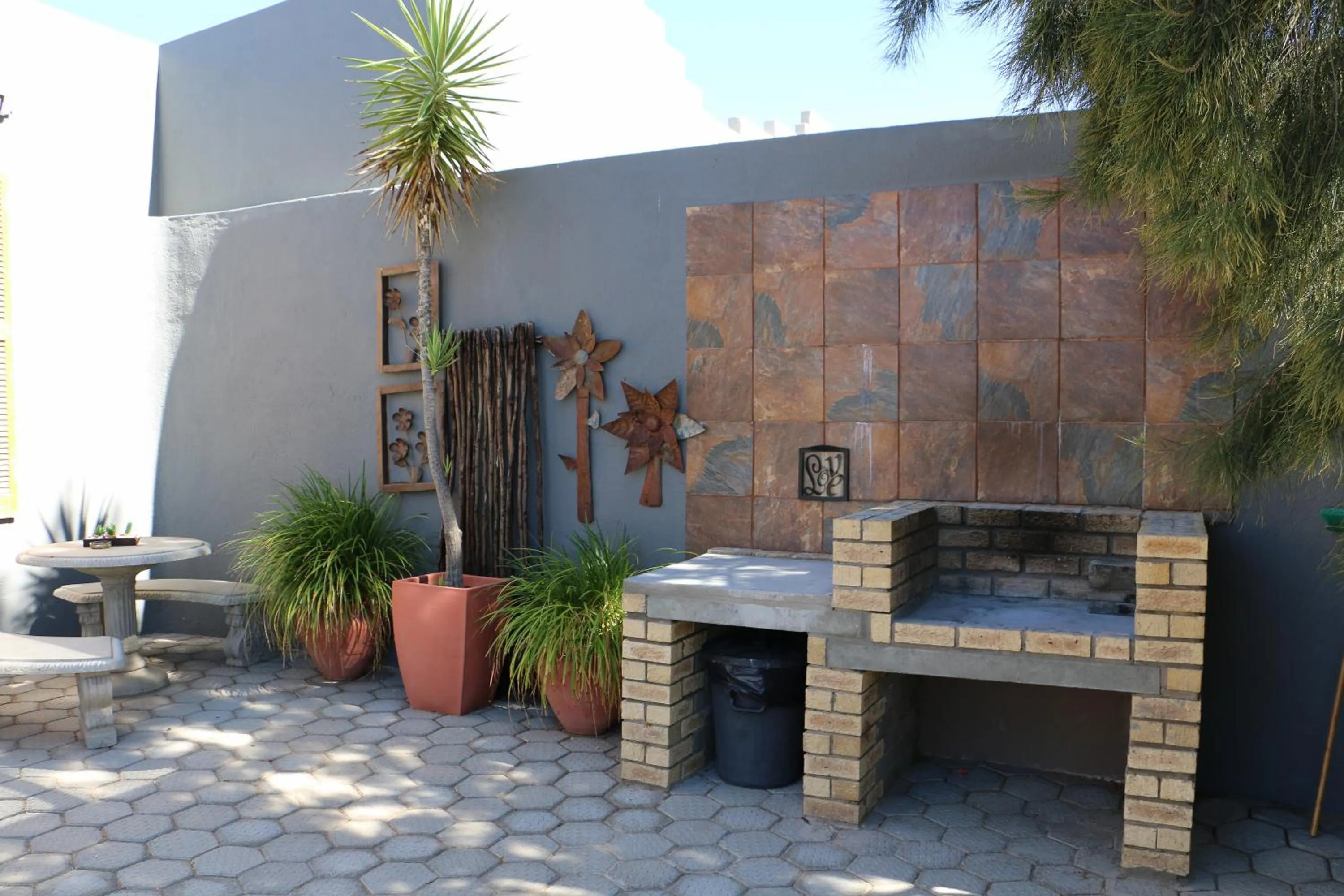 Seating area in Daisy Country Lodge