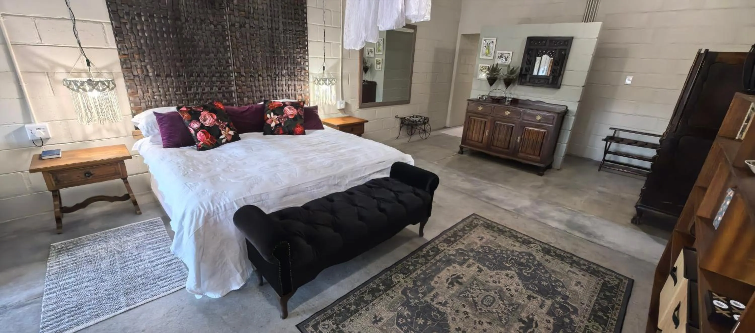 Bedroom, Bed in Daisy Country Lodge