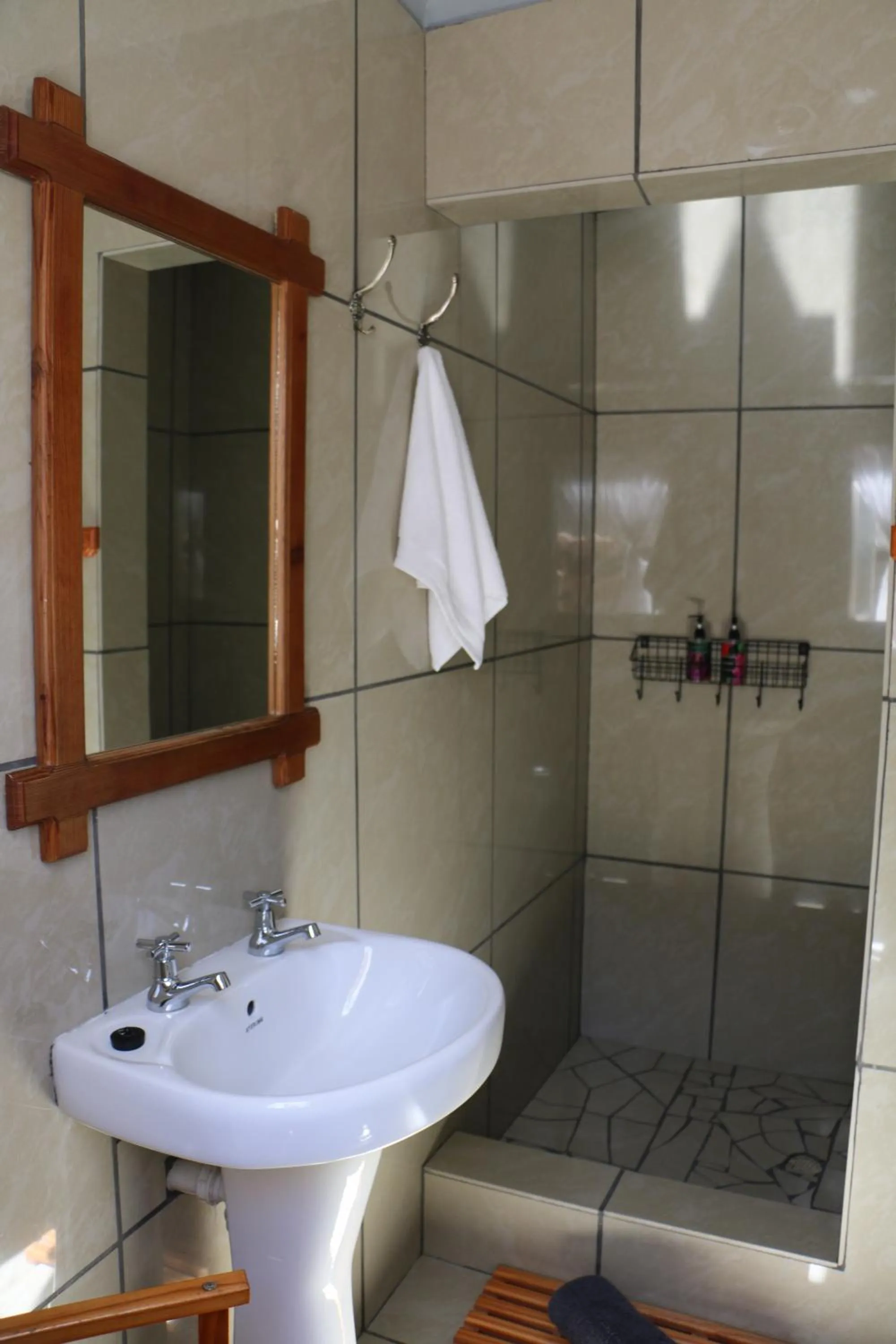 Shower in Daisy Country Lodge