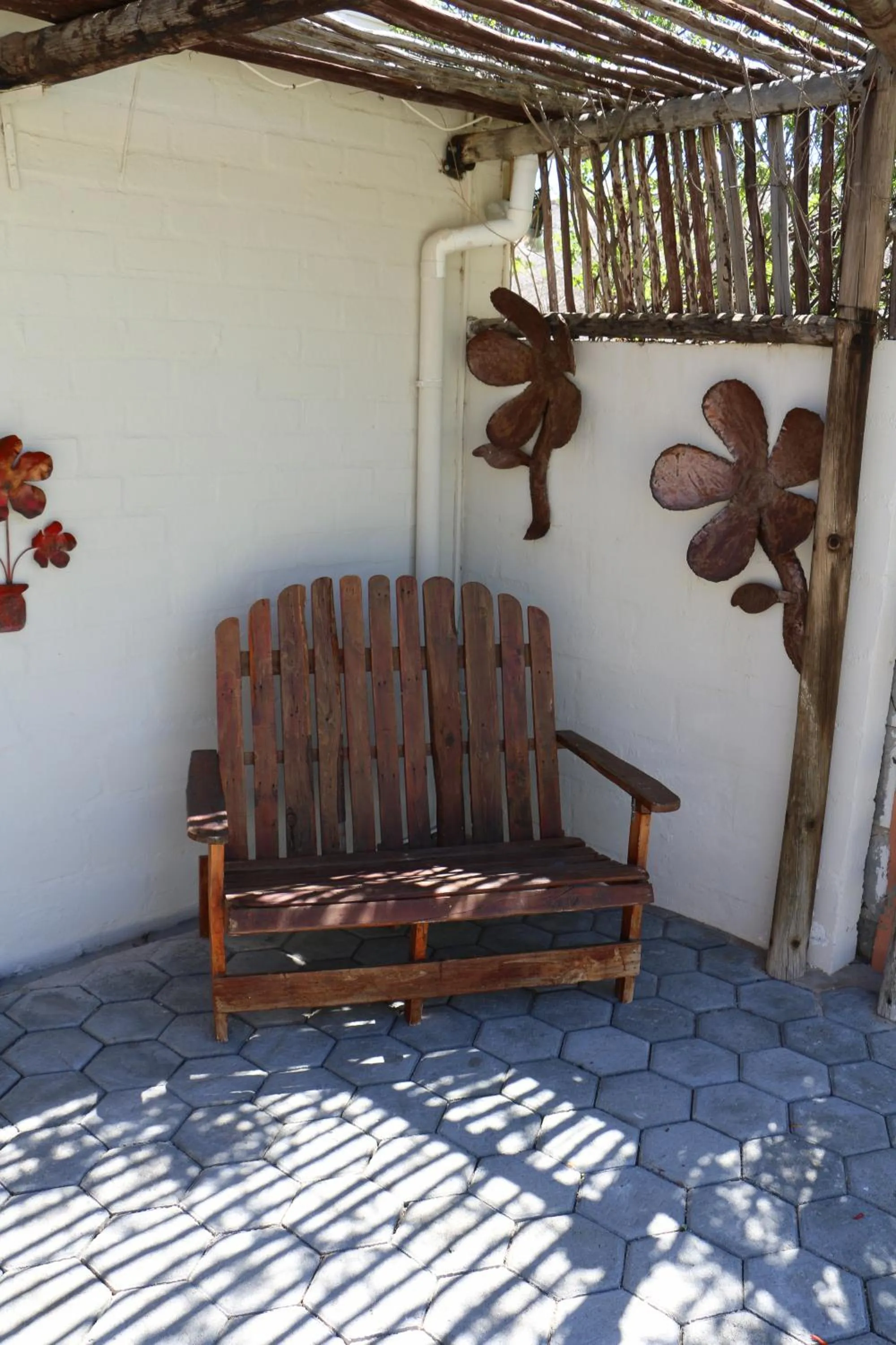 Seating area in Daisy Country Lodge