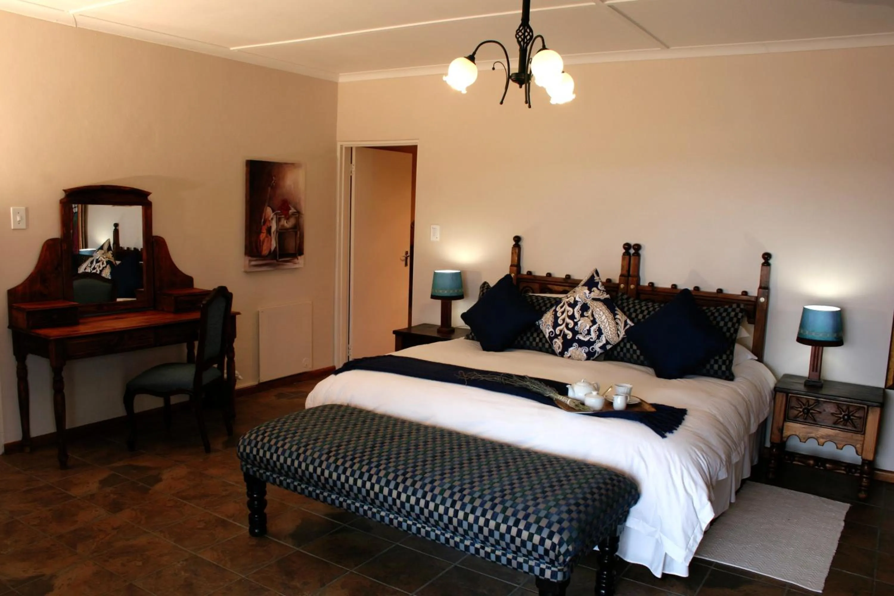 Bedroom, Bed in Daisy Country Lodge
