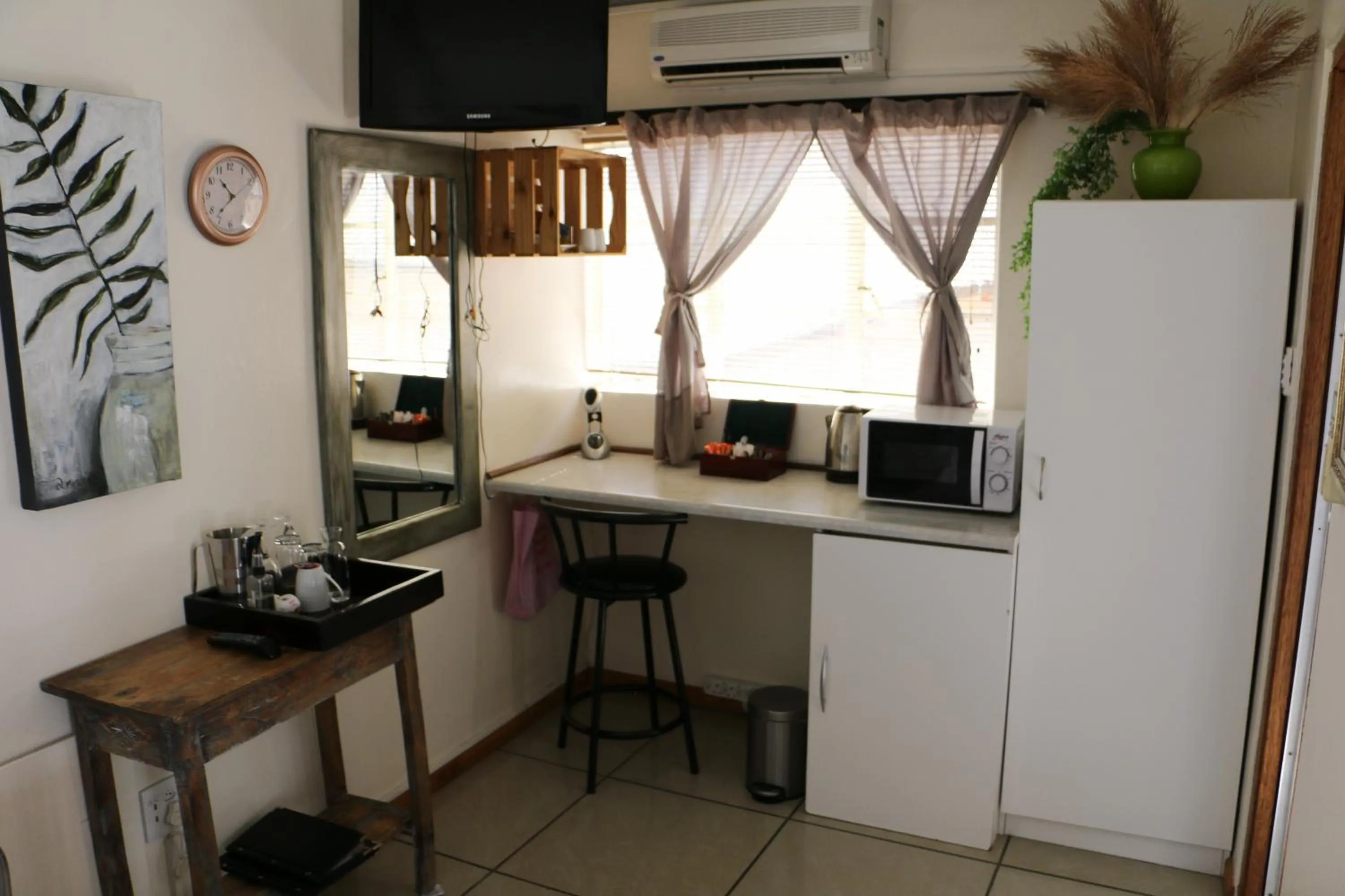 Coffee/tea facilities in Daisy Country Lodge