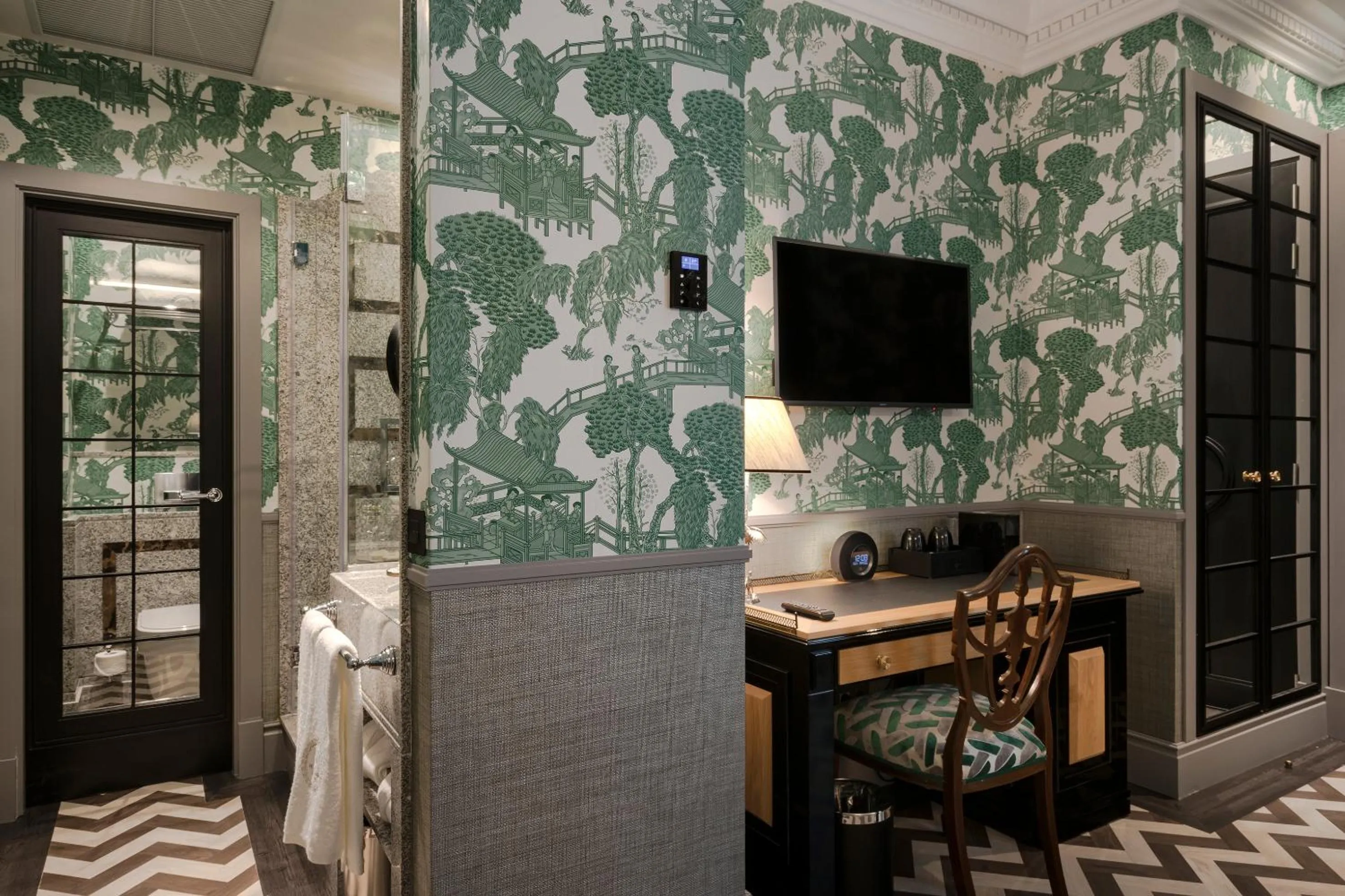 TV and multimedia in Relais & Châteaux Heritage Hotel