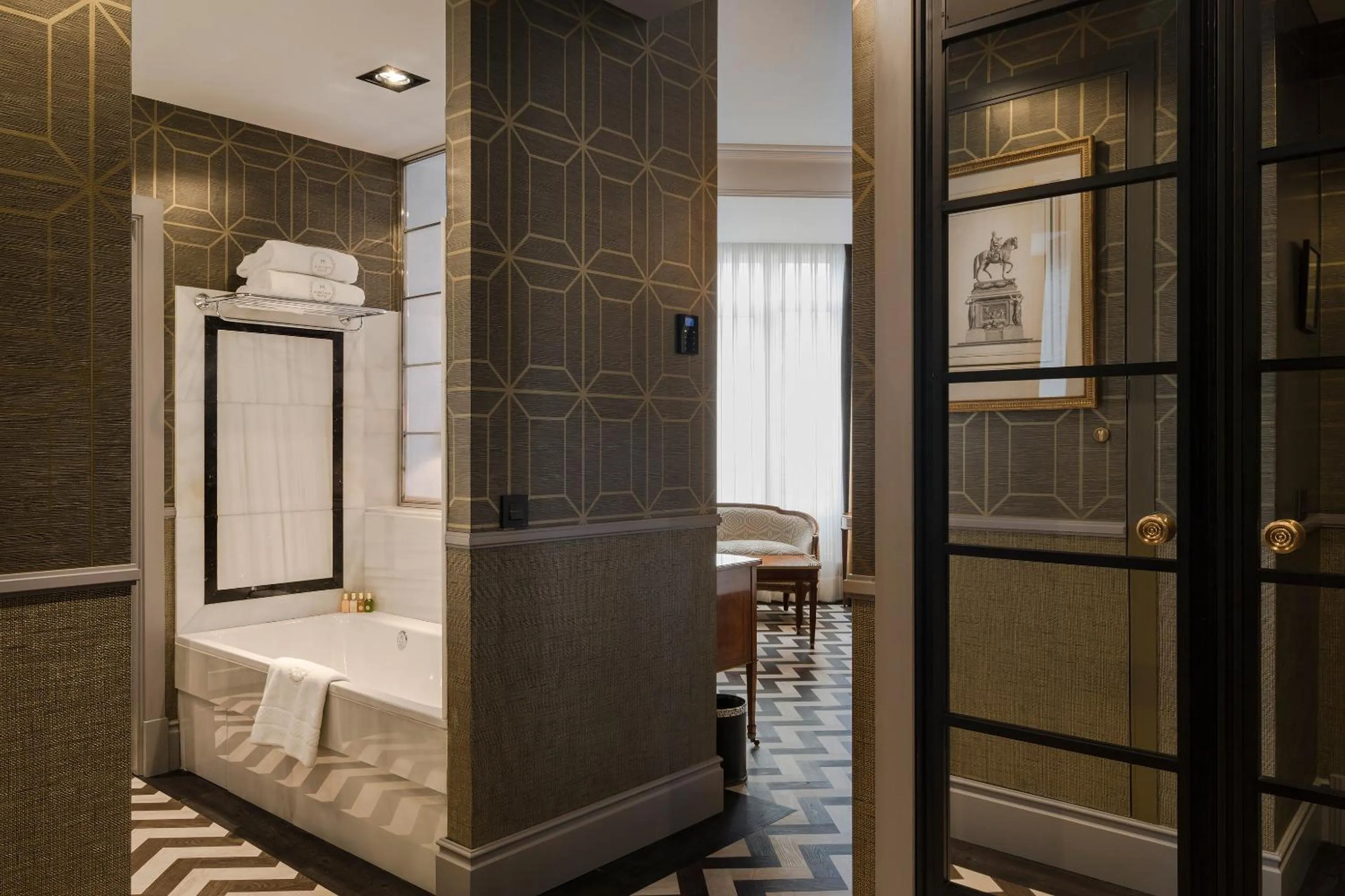 Bathroom, Bed in Relais & Châteaux Heritage Hotel