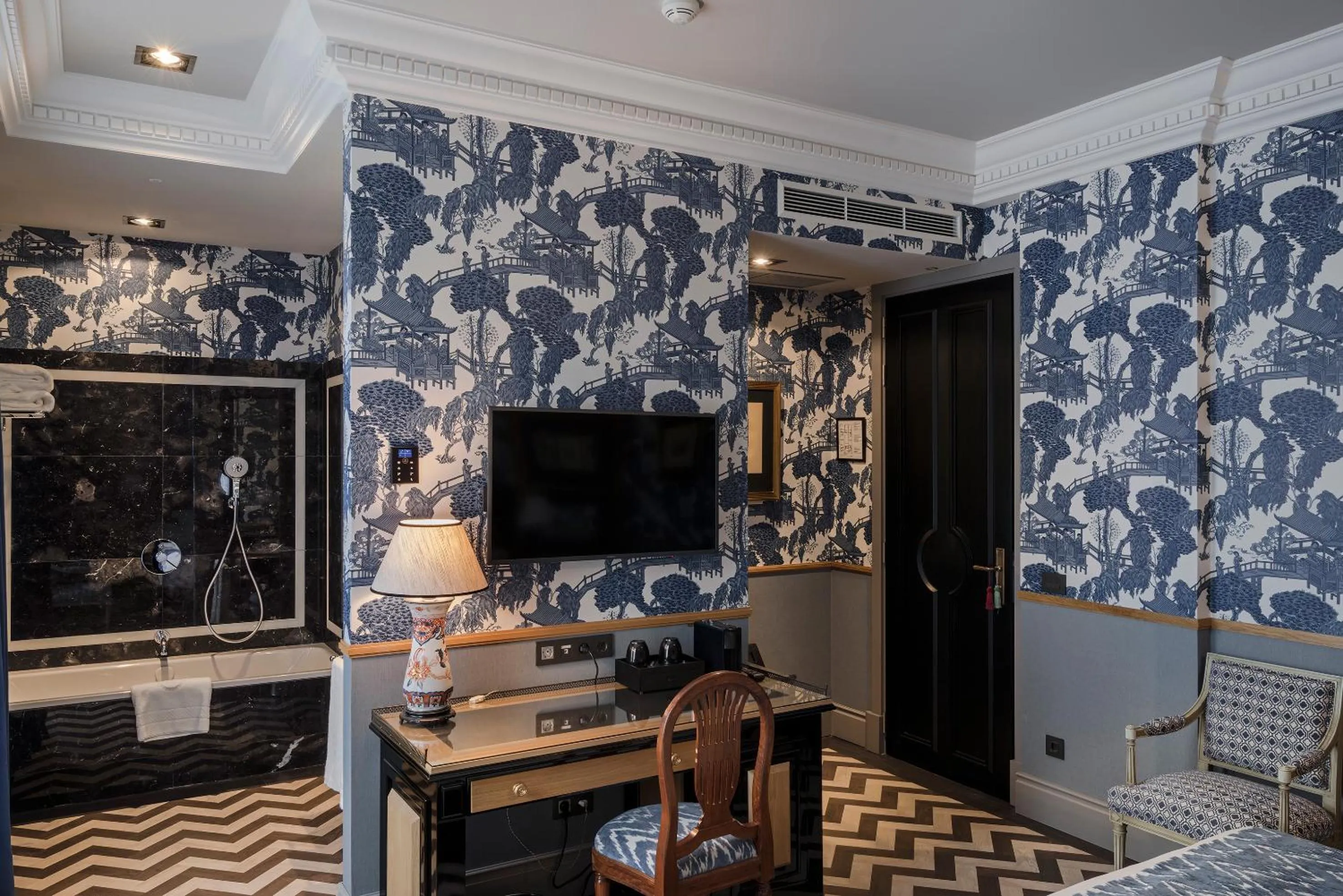 TV and multimedia in Relais & Châteaux Heritage Hotel