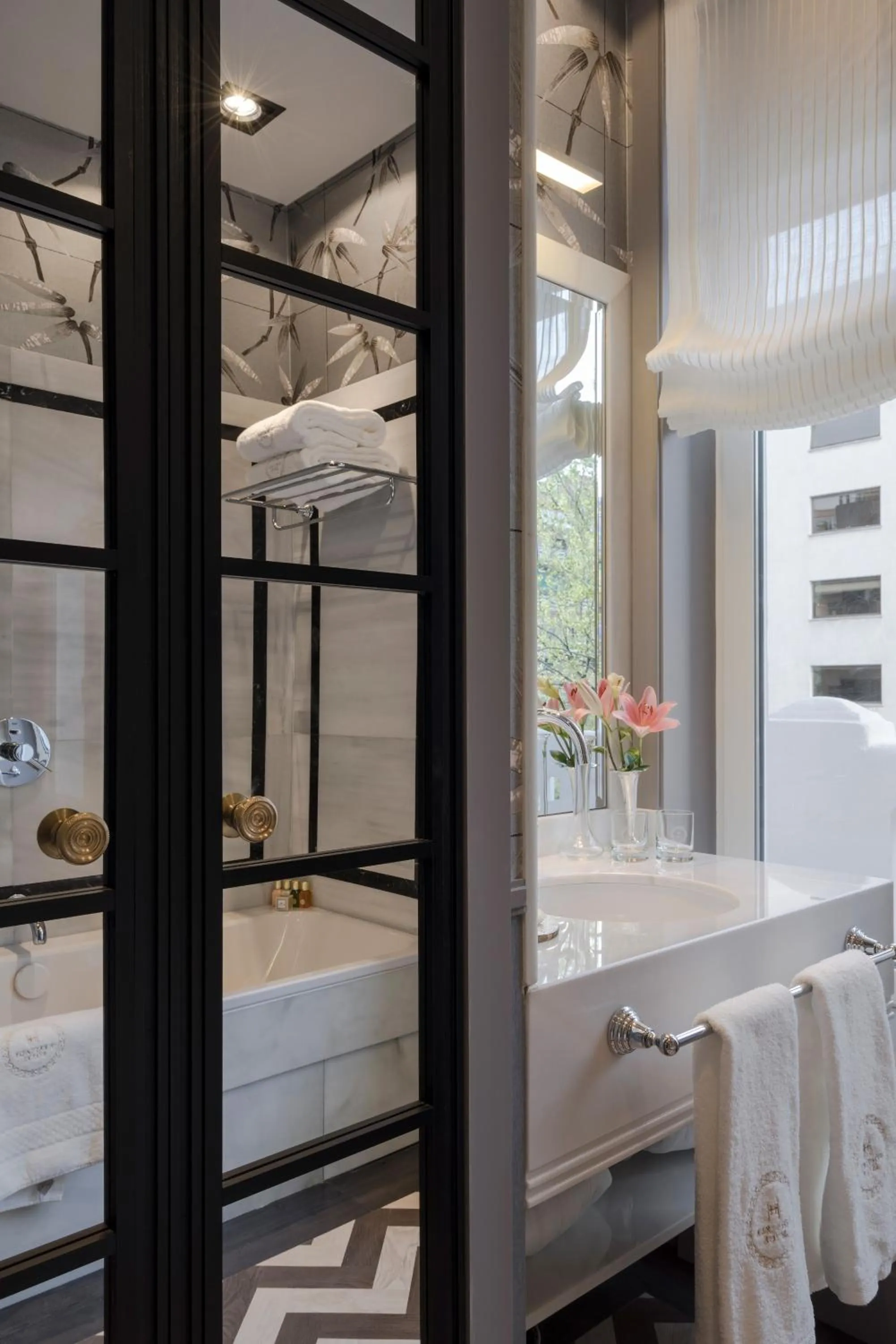 Bathroom, Bed in Relais & Châteaux Heritage Hotel