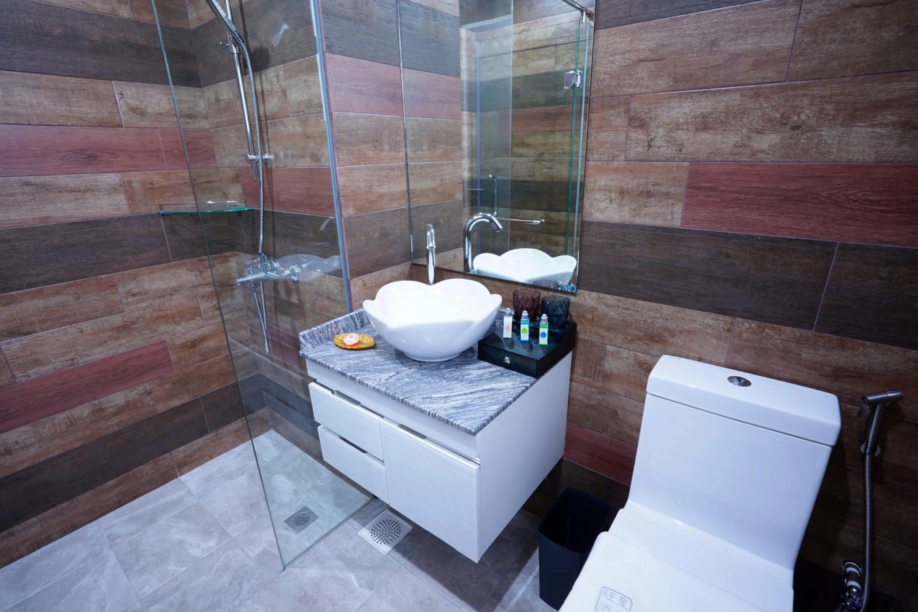 Toilet in five6 Hotel Splendour