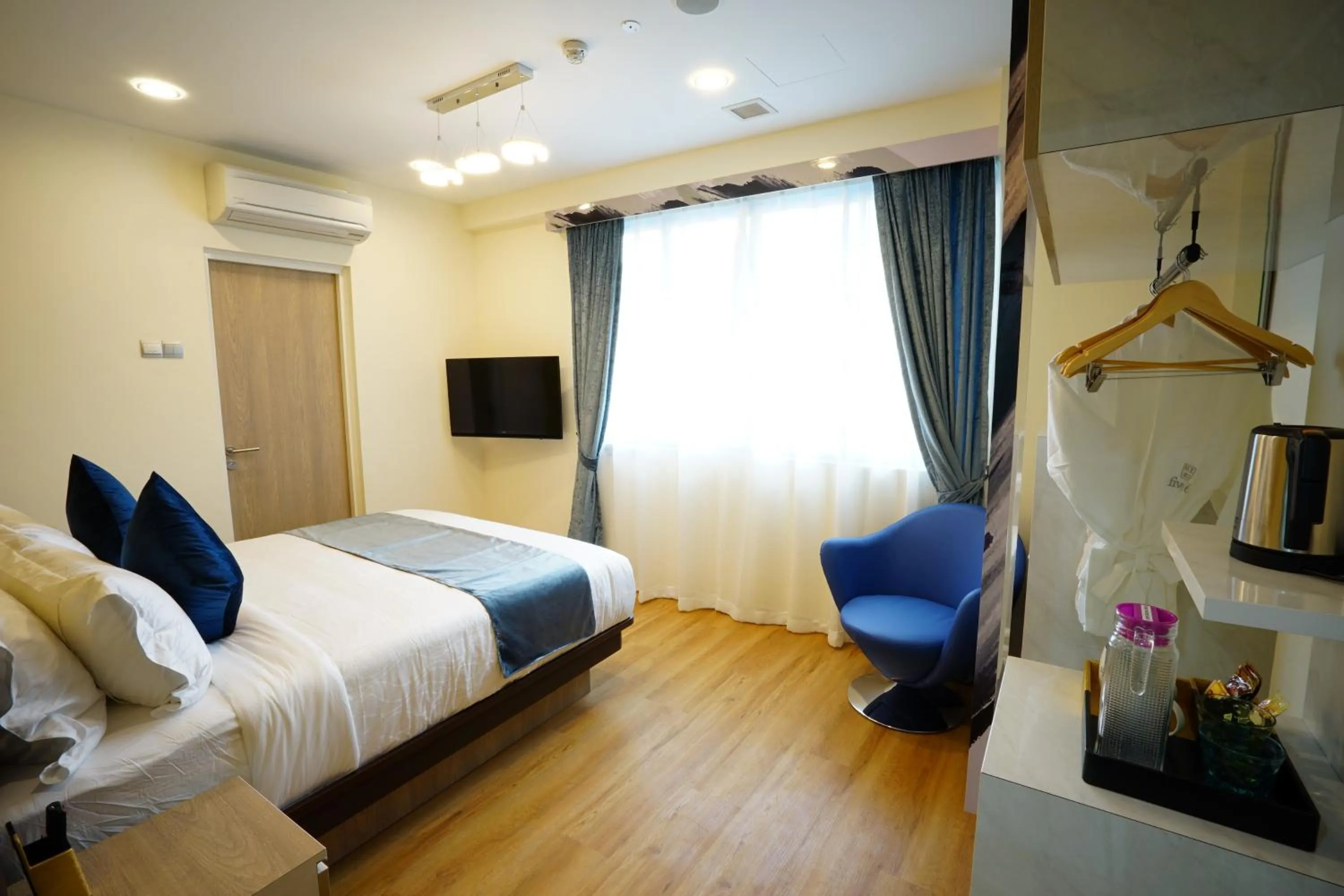 Photo of the whole room, Bed in five6 Hotel Splendour