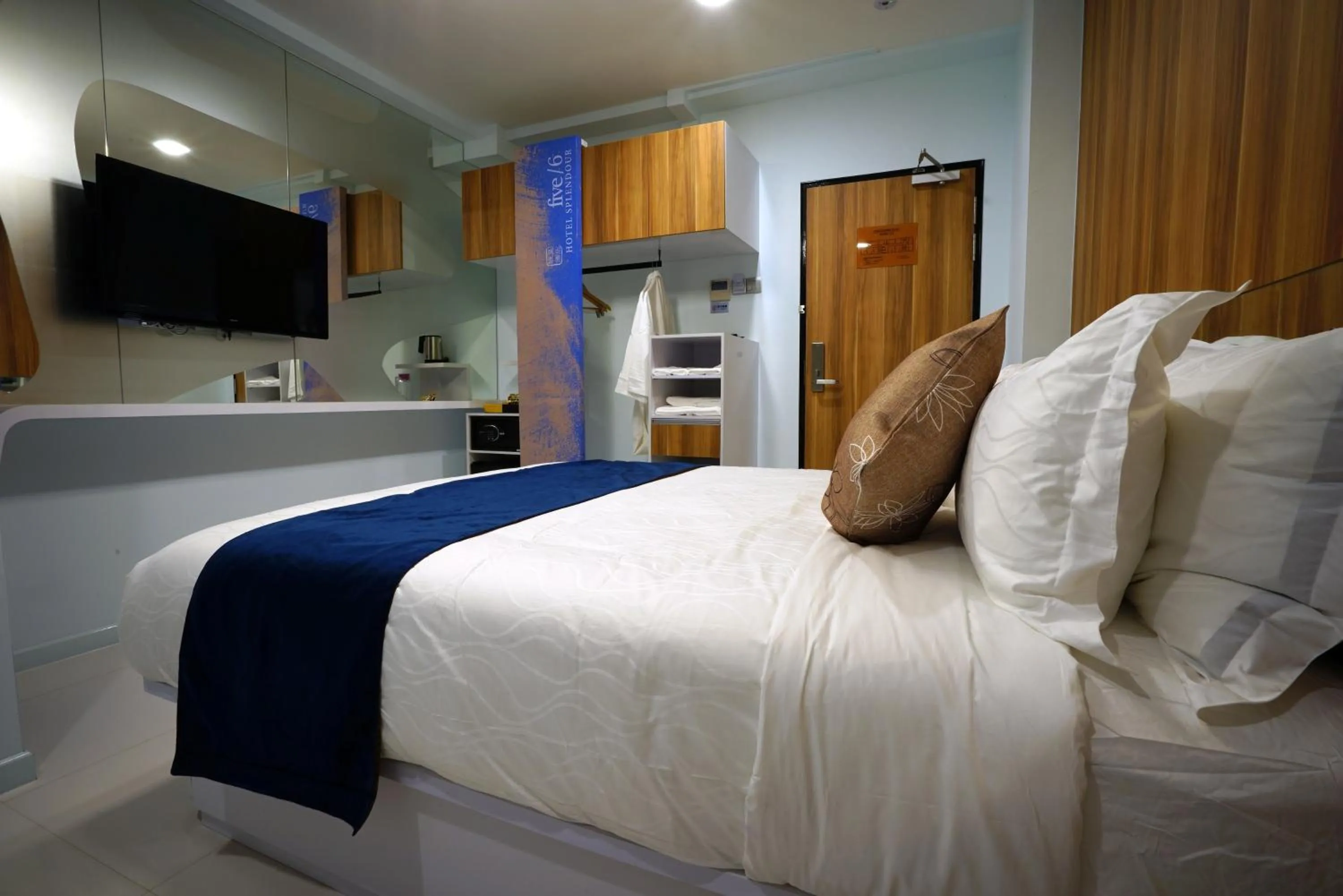 Bed in five6 Hotel Splendour