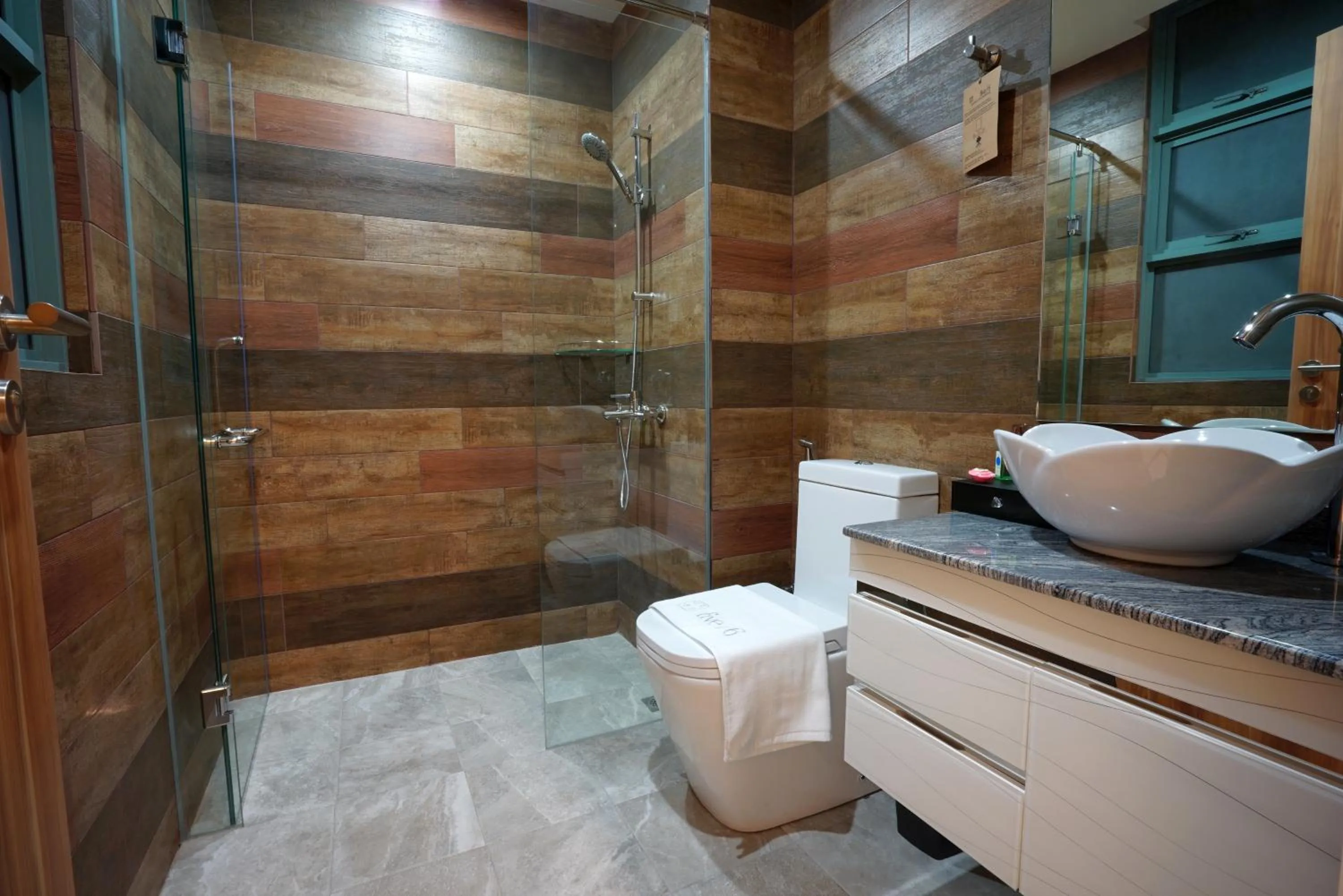 Shower in five6 Hotel Splendour