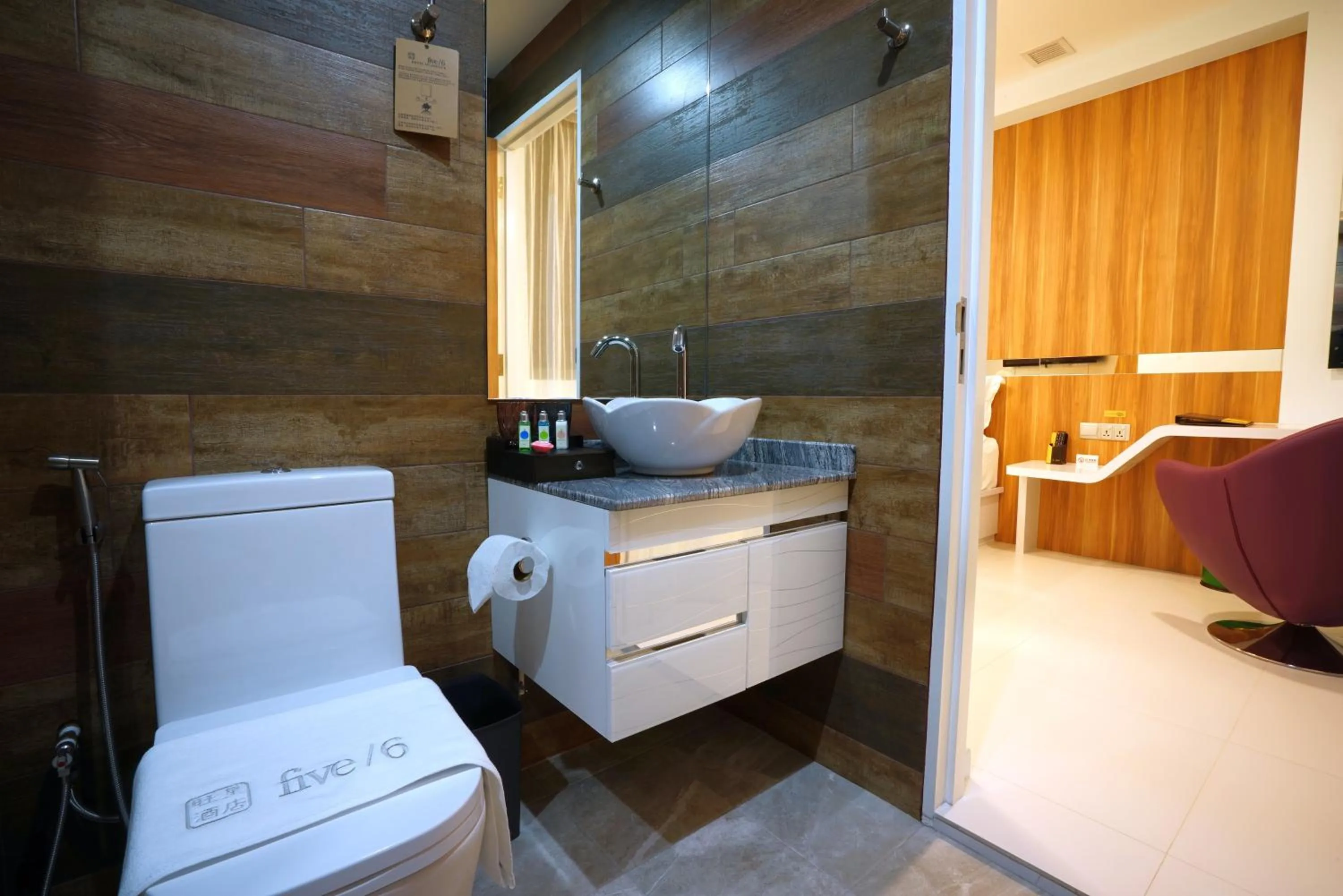 Toilet in five6 Hotel Splendour