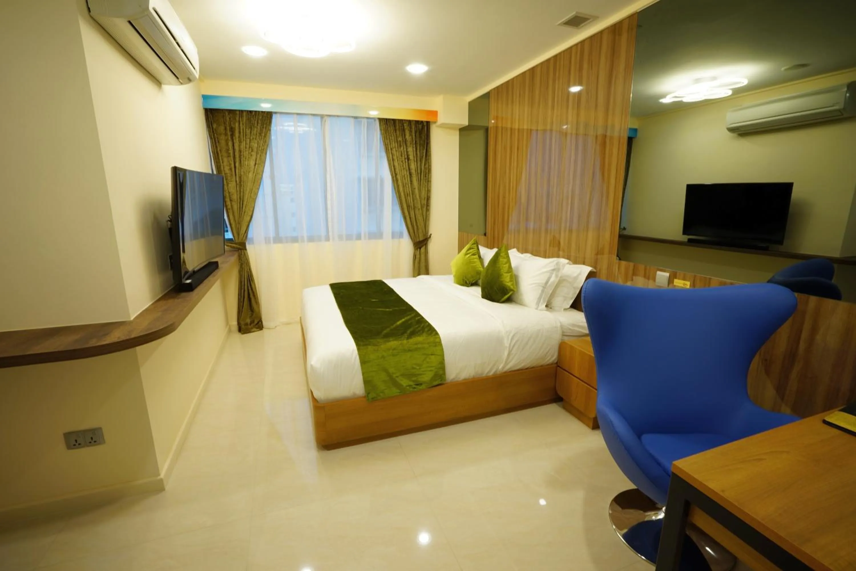 Photo of the whole room, Bed in five6 Hotel Splendour