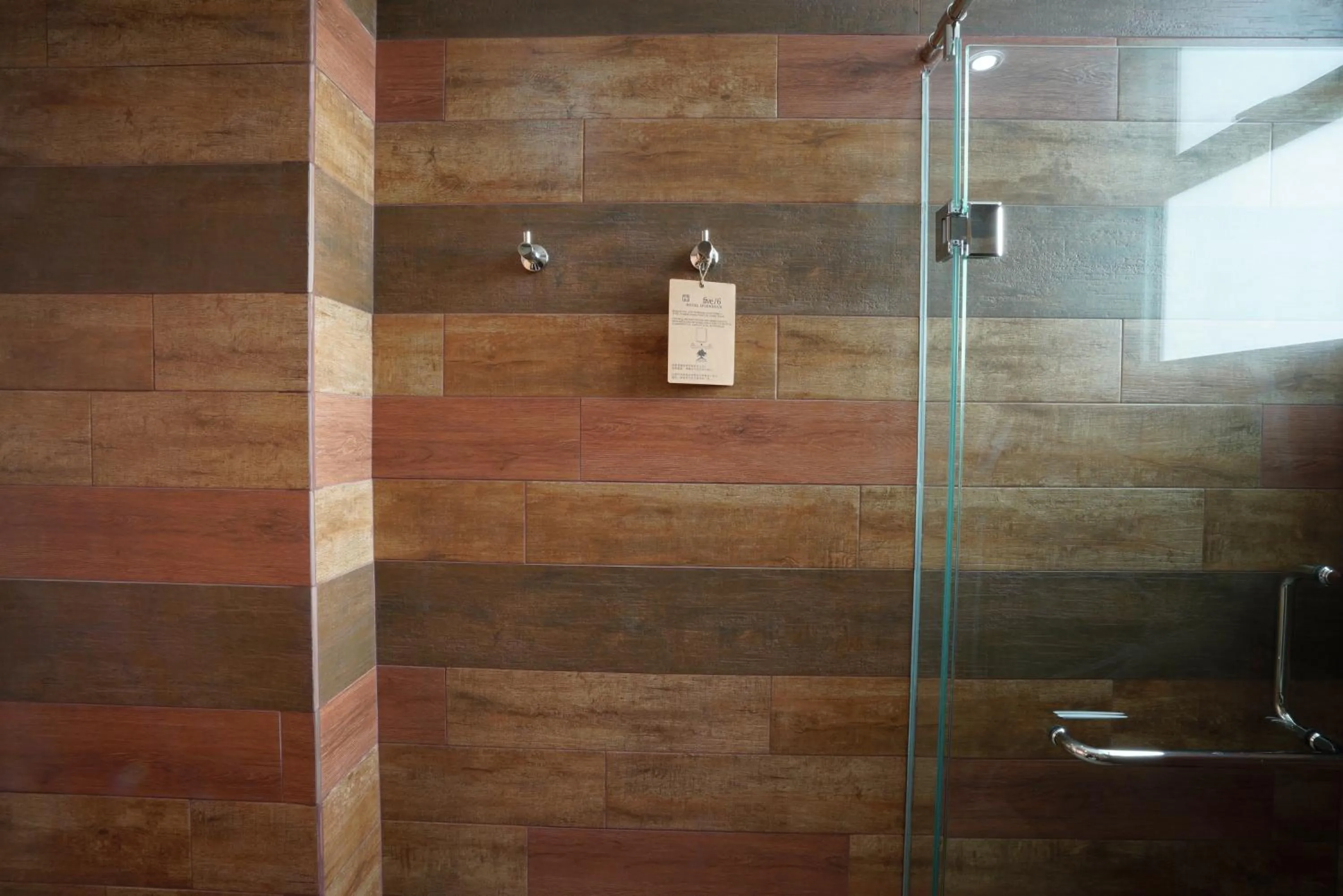 Shower in five6 Hotel Splendour