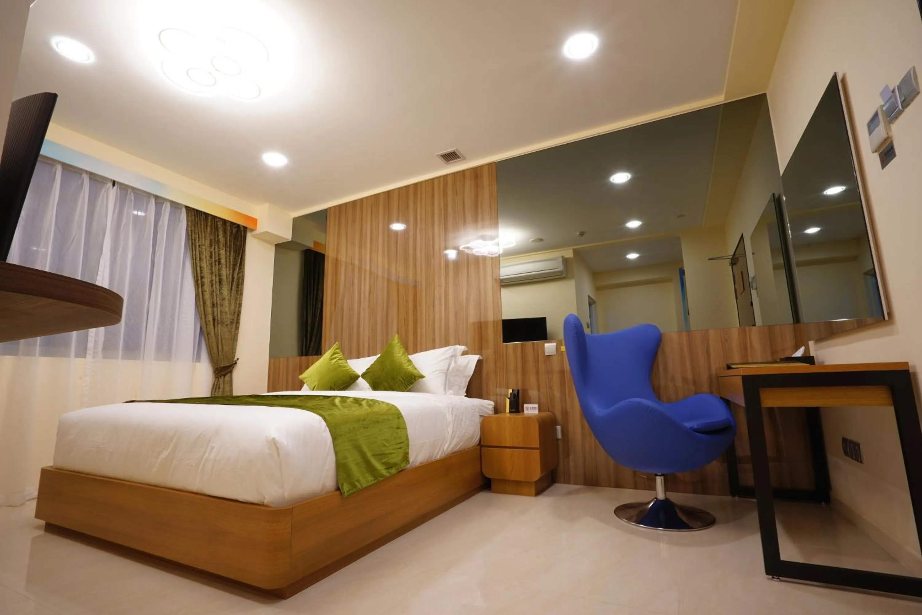 Bed in five6 Hotel Splendour