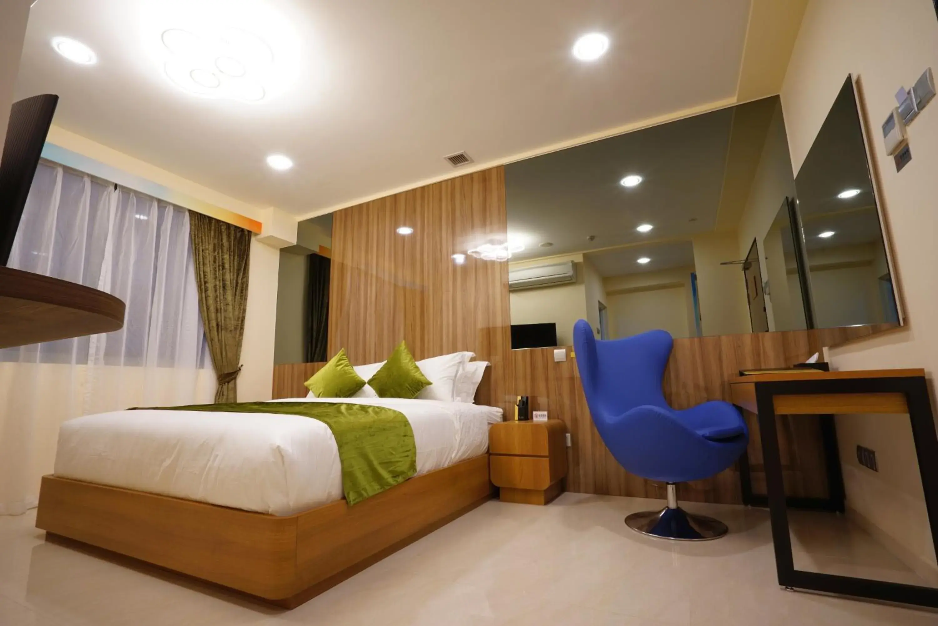 Bed in five6 Hotel Splendour Bed in five6 Hotel Splendour