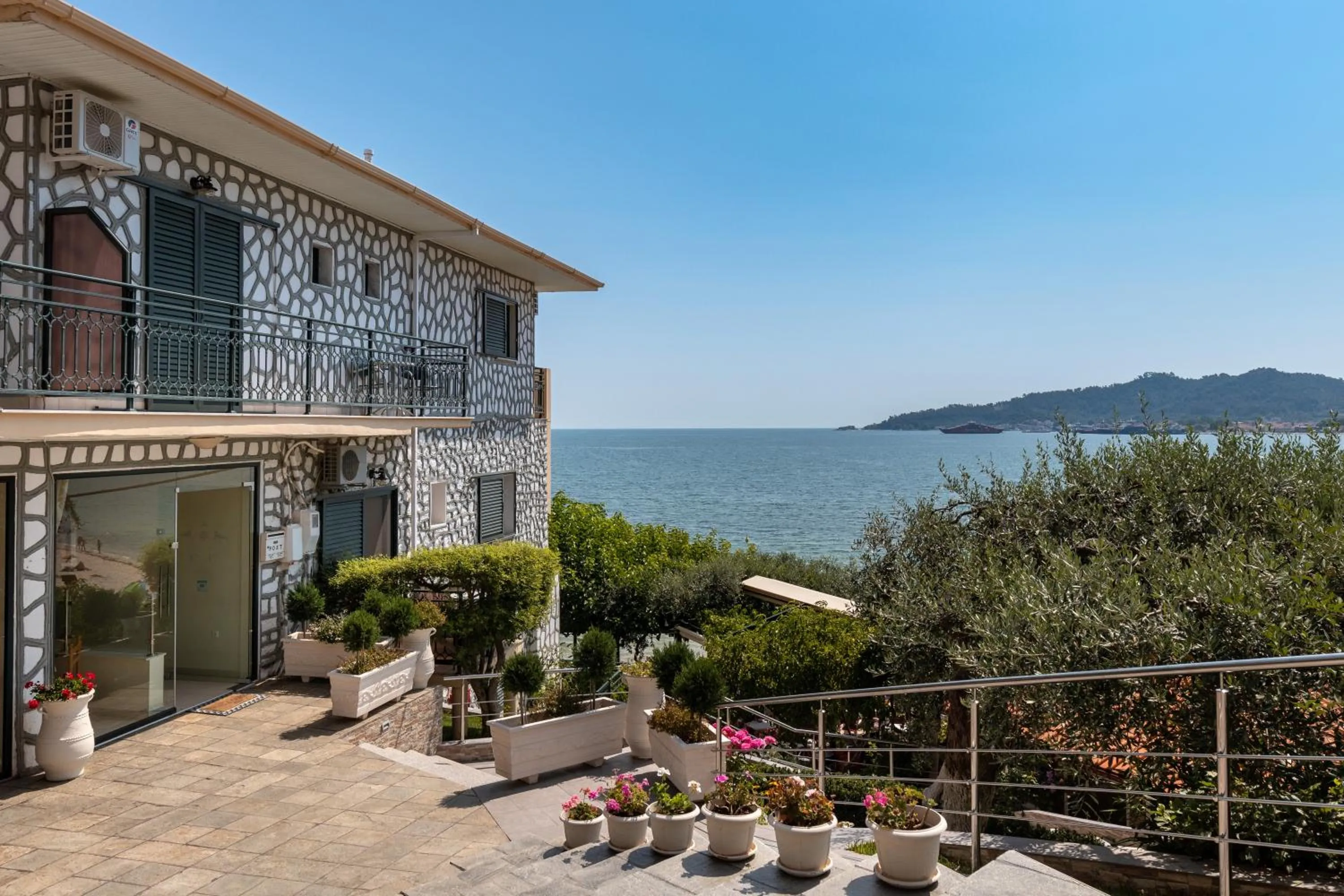 Property building in Hotel Villa Nisteri