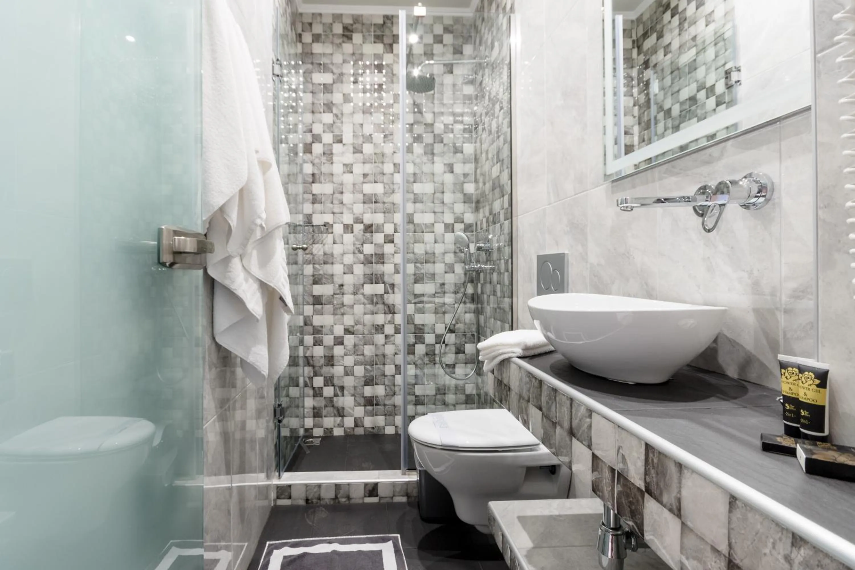 Bathroom in Hotel Villa Nisteri