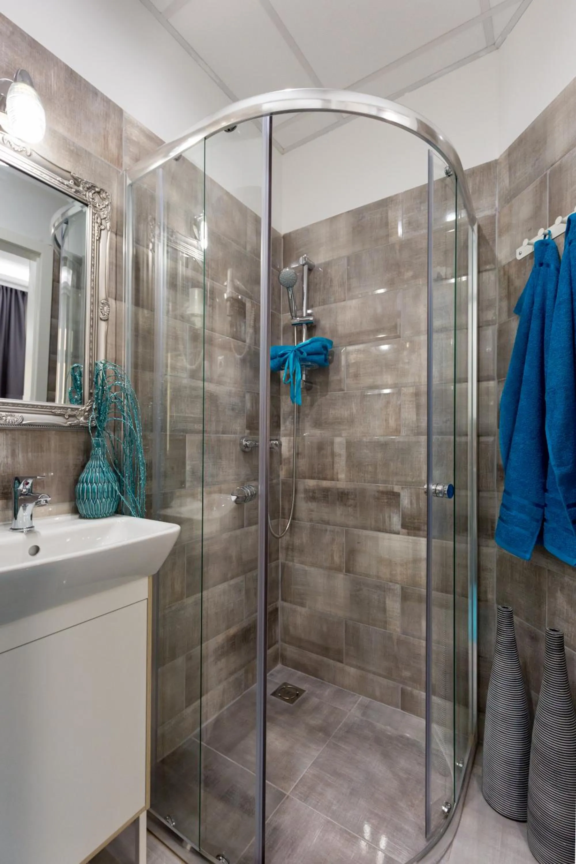 Bathroom in Budapest Holidays Fashion