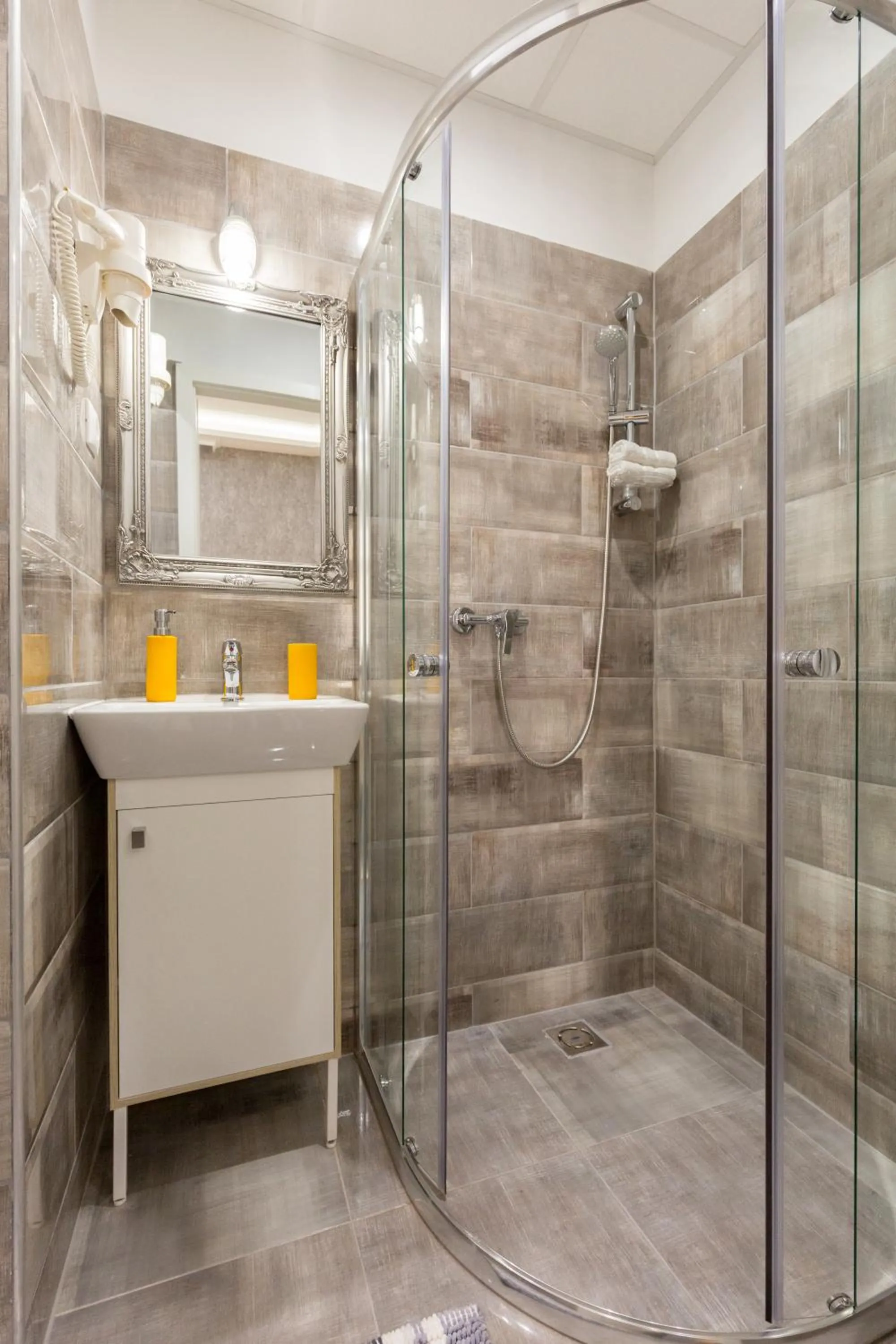 Bathroom in Budapest Holidays Fashion