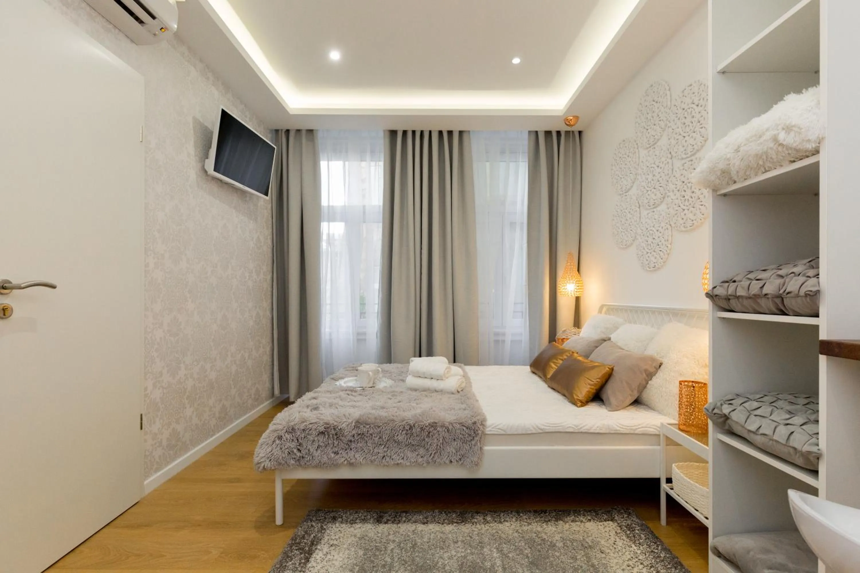 Photo of the whole room, Bed in Budapest Holidays Fashion