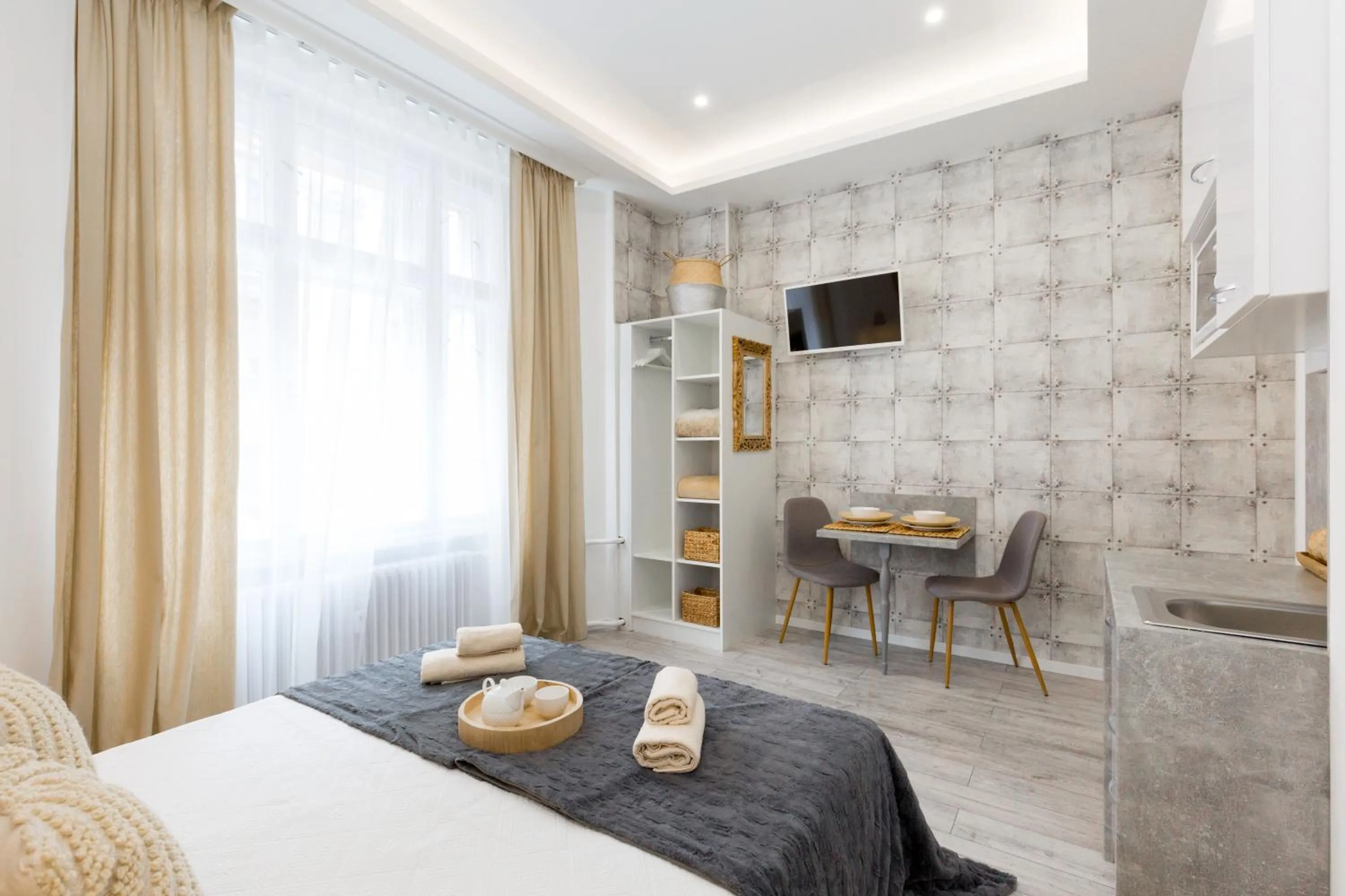 Photo of the whole room, Bed in Budapest Holidays Fashion