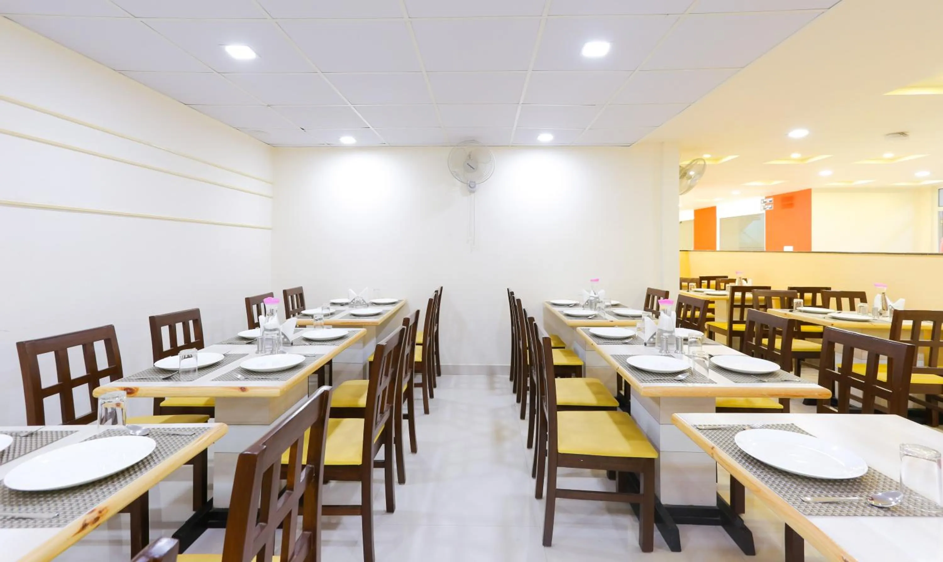 Restaurant/places to eat in Itsy Hotels Worldtree Bellandur