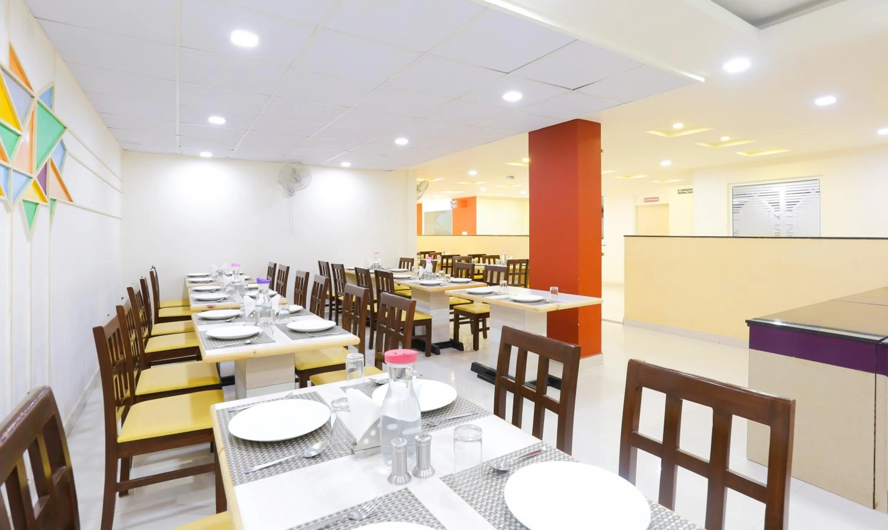 Restaurant/places to eat in Itsy Hotels Worldtree Bellandur