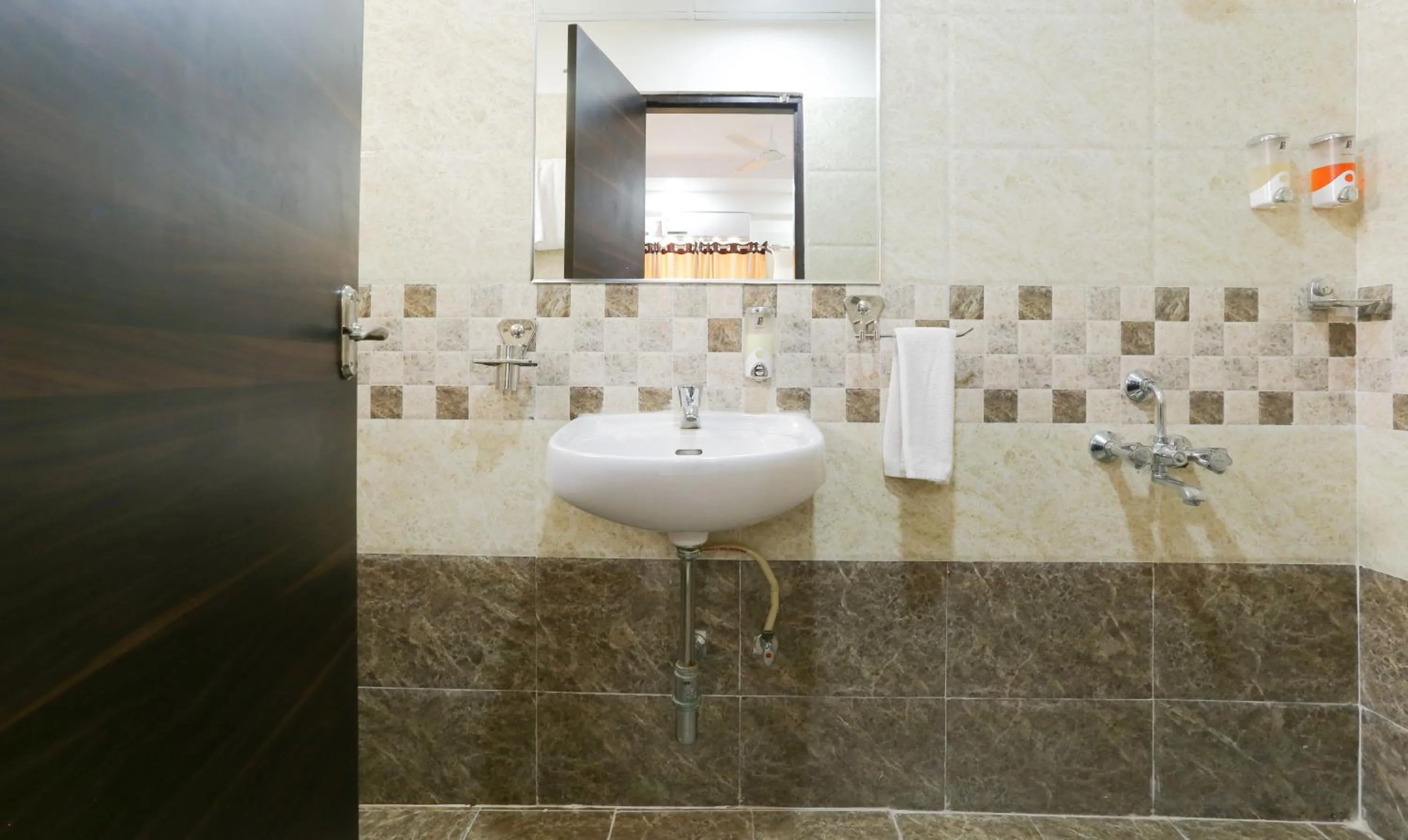 Bathroom in Itsy Hotels Worldtree Bellandur