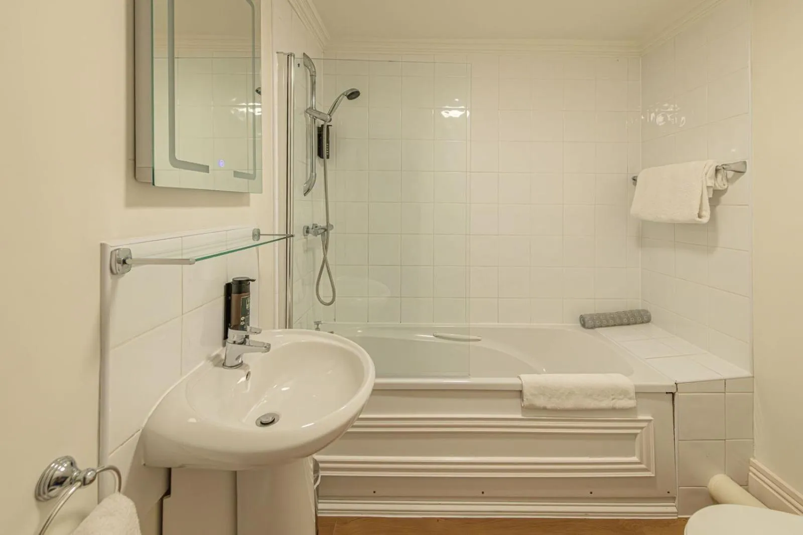 Bathroom in Bartley Lodge Hotel