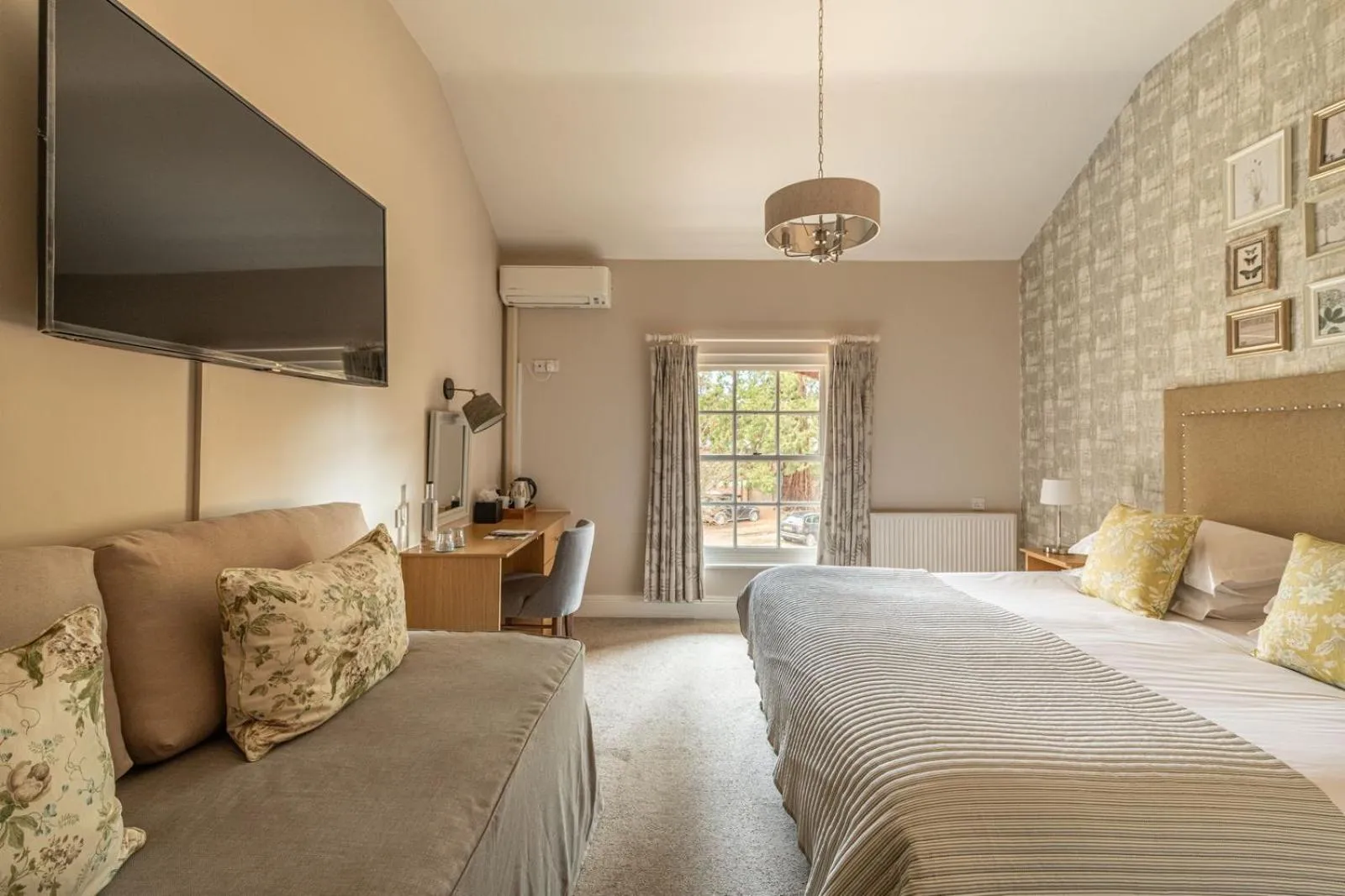 Bedroom, Bed in Bartley Lodge Hotel