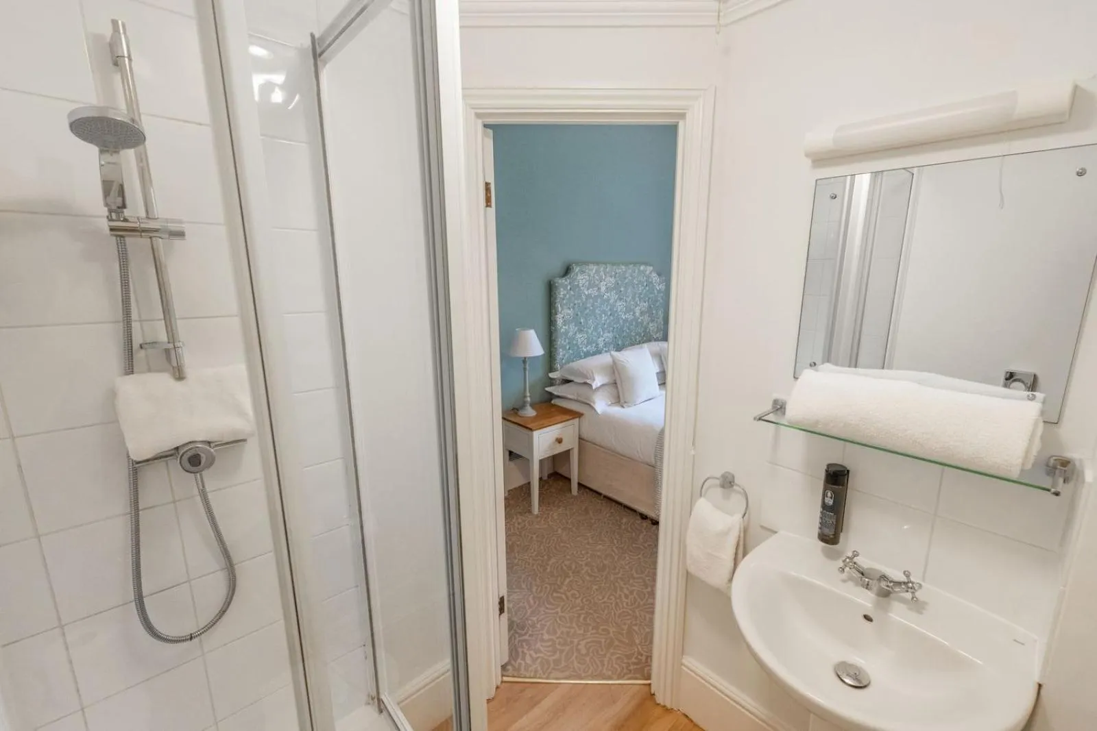 Shower, Bed in Bartley Lodge Hotel