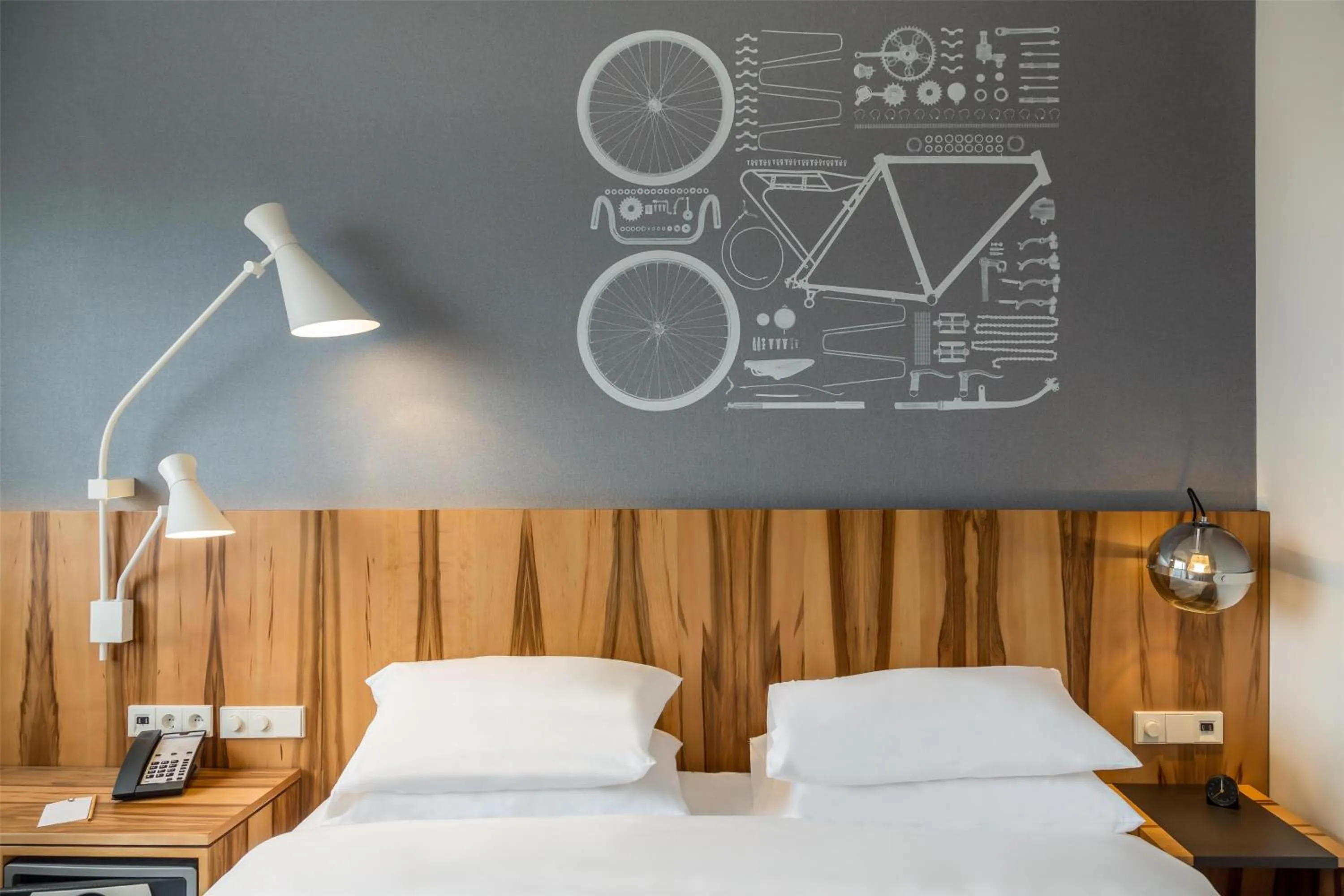 Bedroom, Bed in Hyatt Regency Paris Etoile