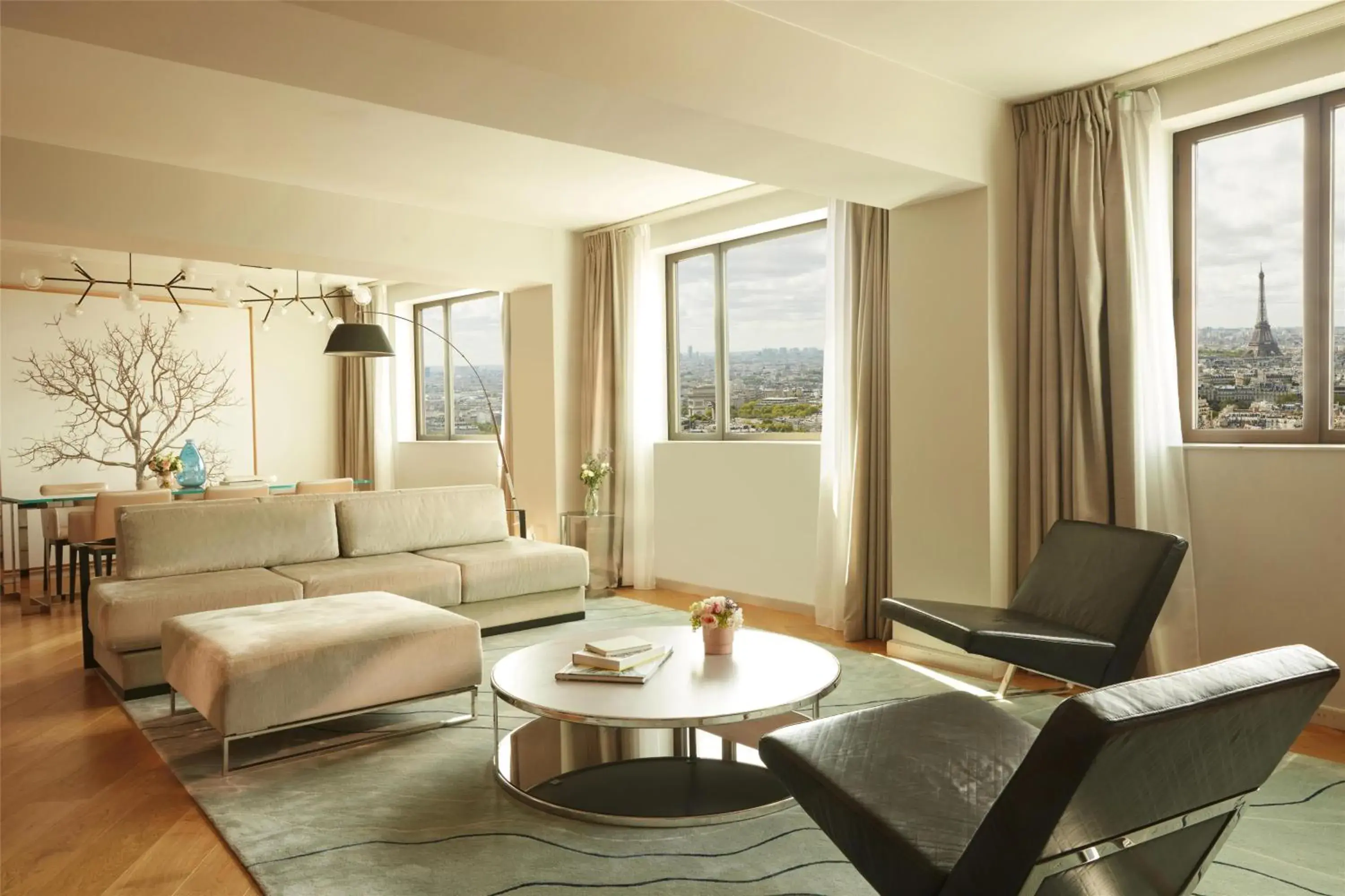 Photo of the whole room in Hyatt Regency Paris Etoile Photo of the whole room in Hyatt Regency Paris Etoile