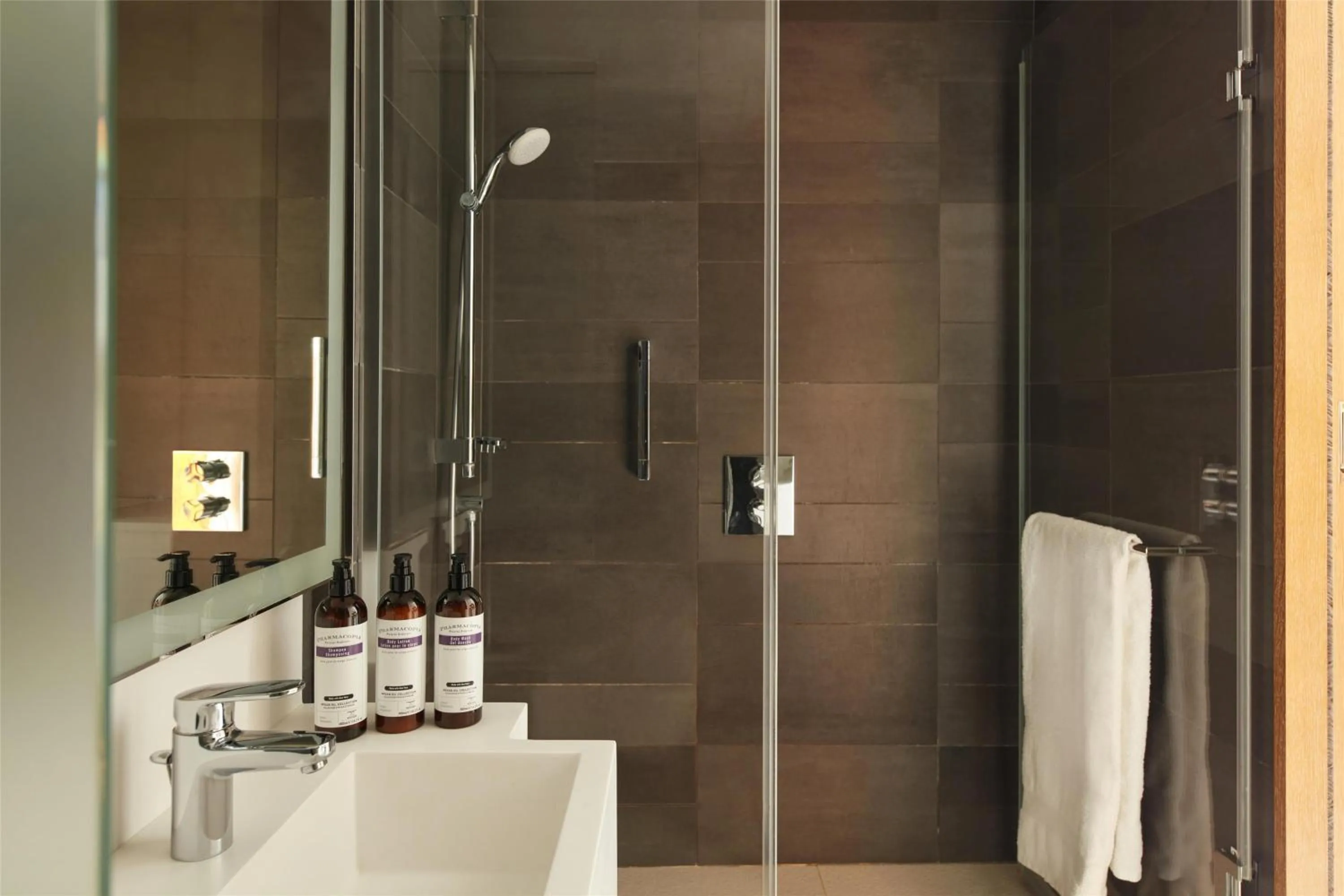 Bathroom in Hyatt Regency Paris Etoile