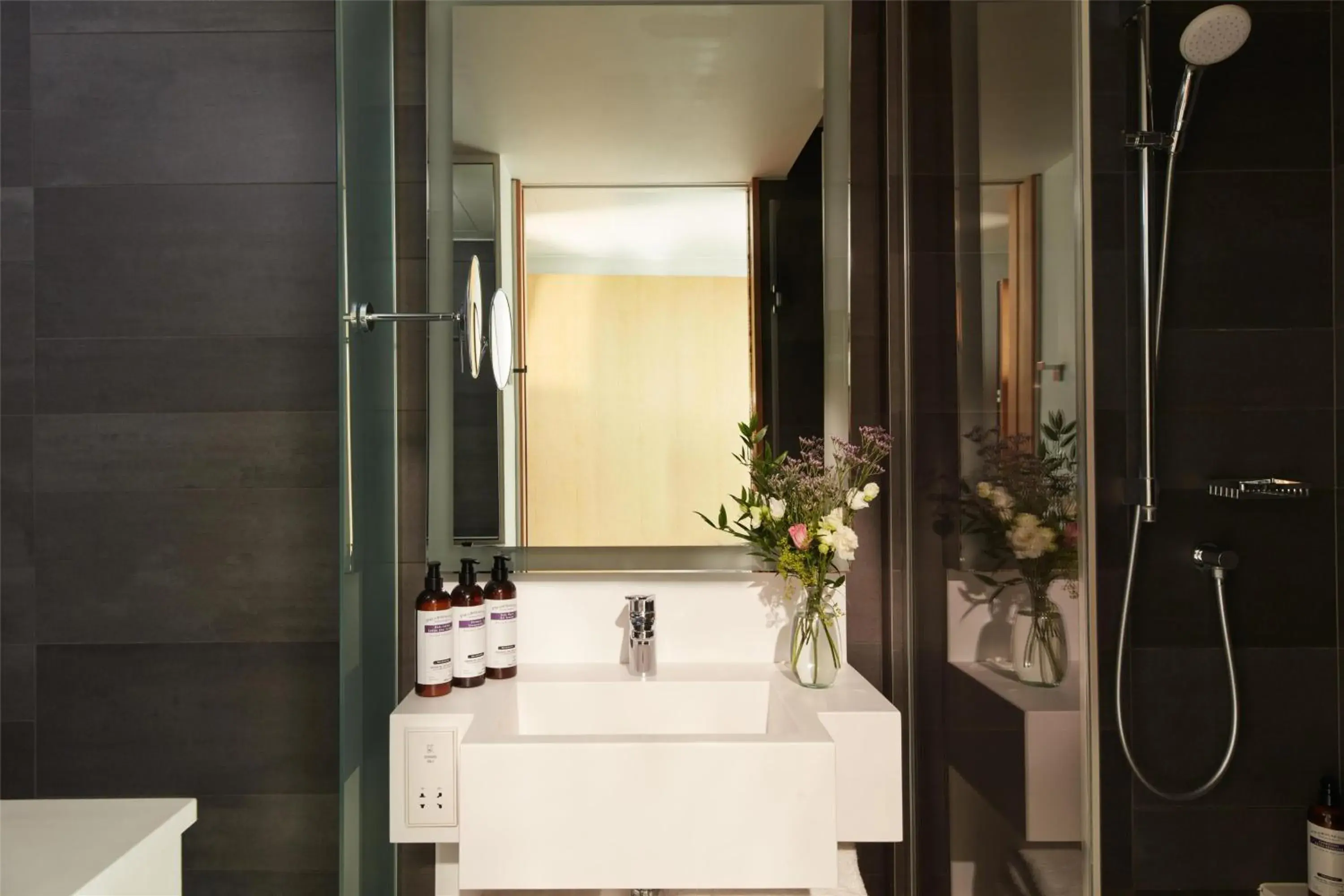 Bathroom in Hyatt Regency Paris Etoile Bathroom in Hyatt Regency Paris Etoile