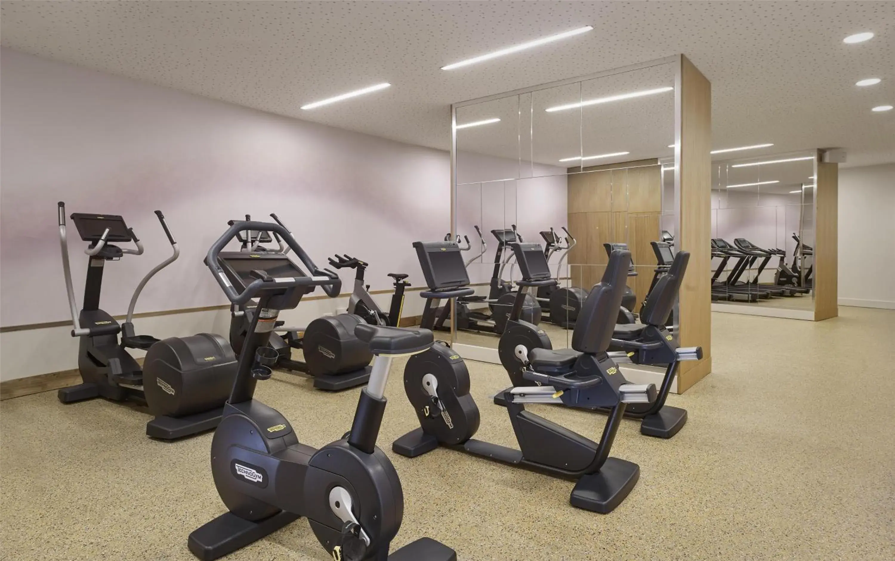 Fitness centre/facilities in Hyatt Regency Paris Etoile Fitness centre/facilities in Hyatt Regency Paris Etoile