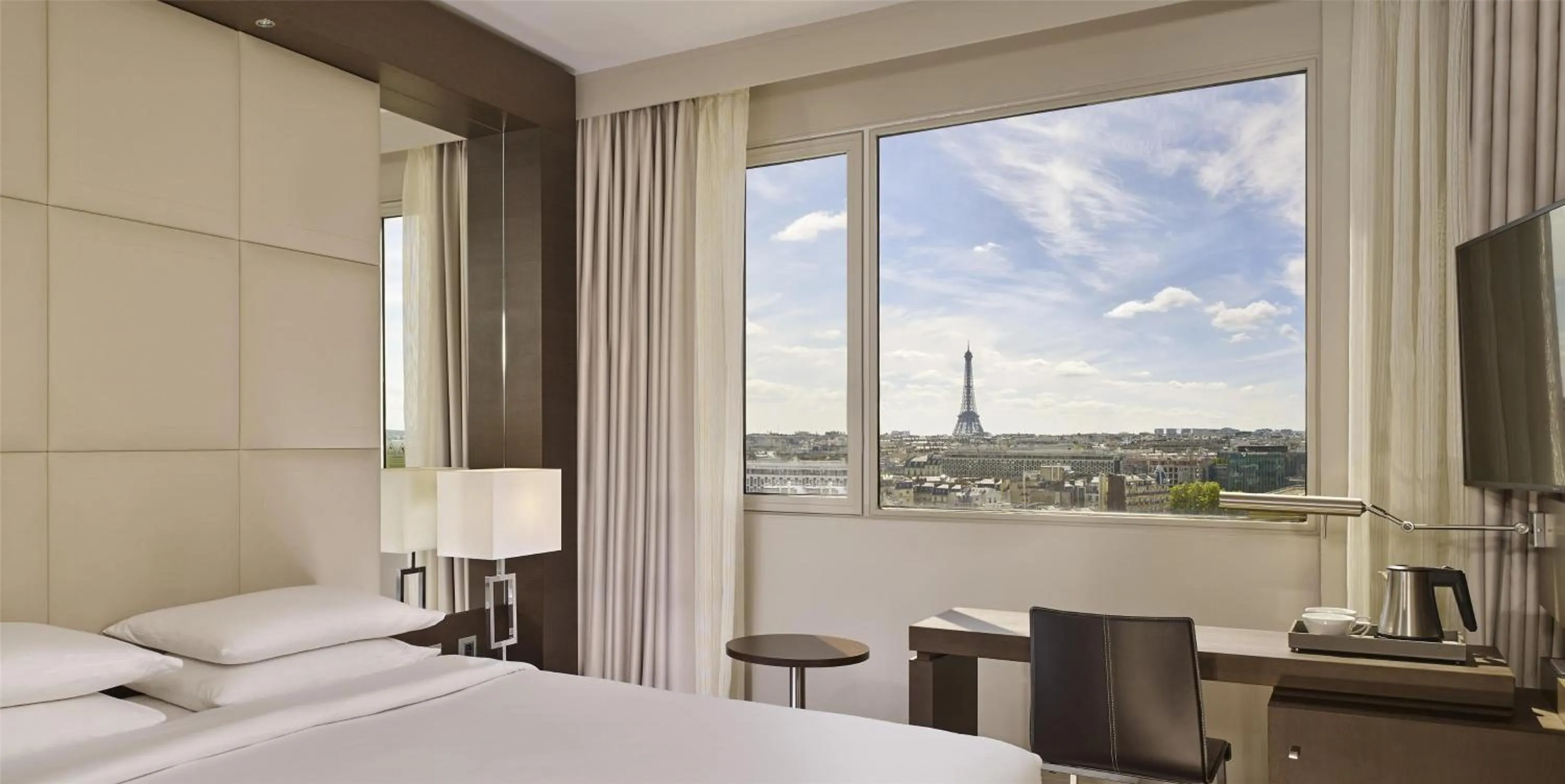 Bedroom, Bed in Hyatt Regency Paris Etoile