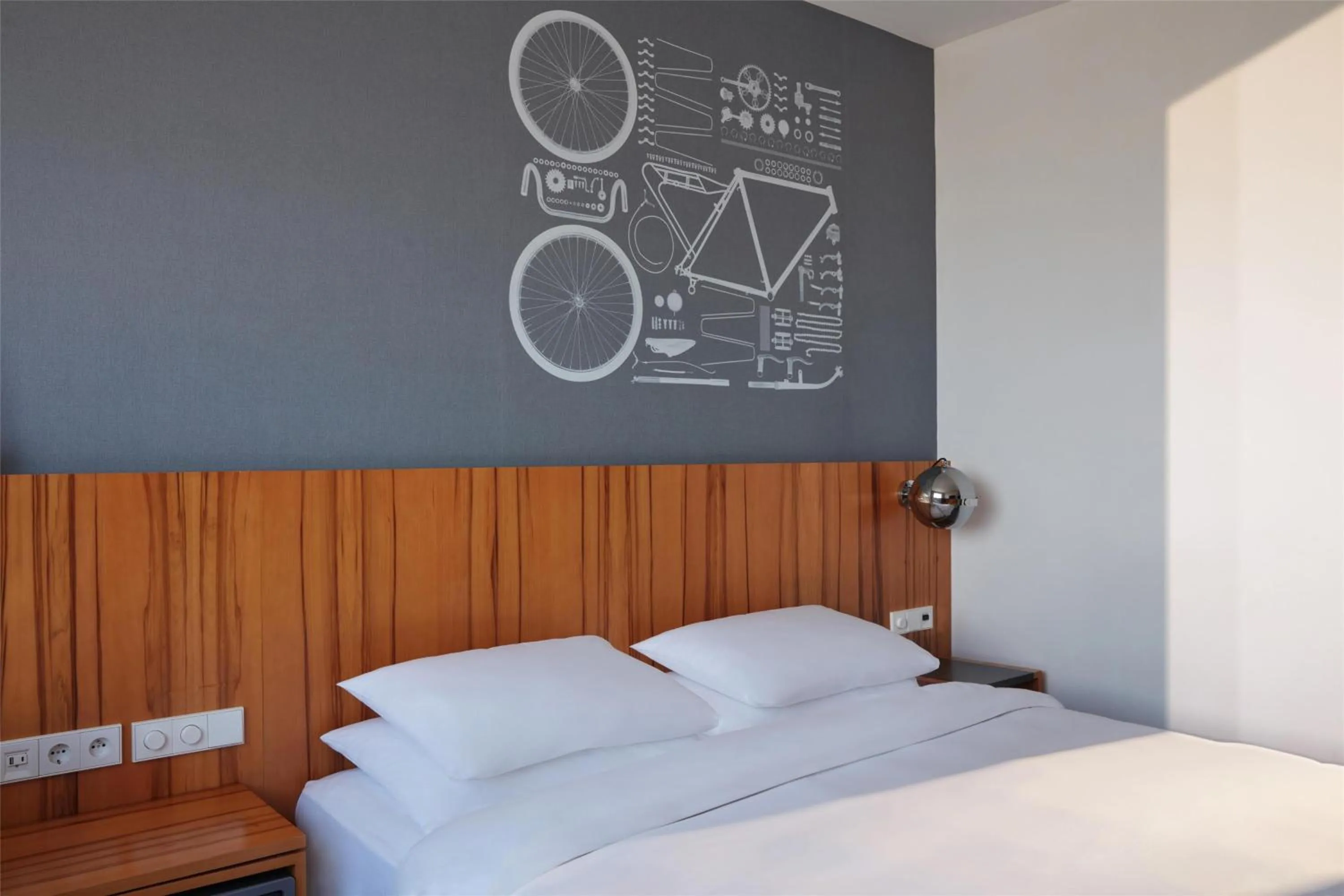 Bedroom, Bed in Hyatt Regency Paris Etoile