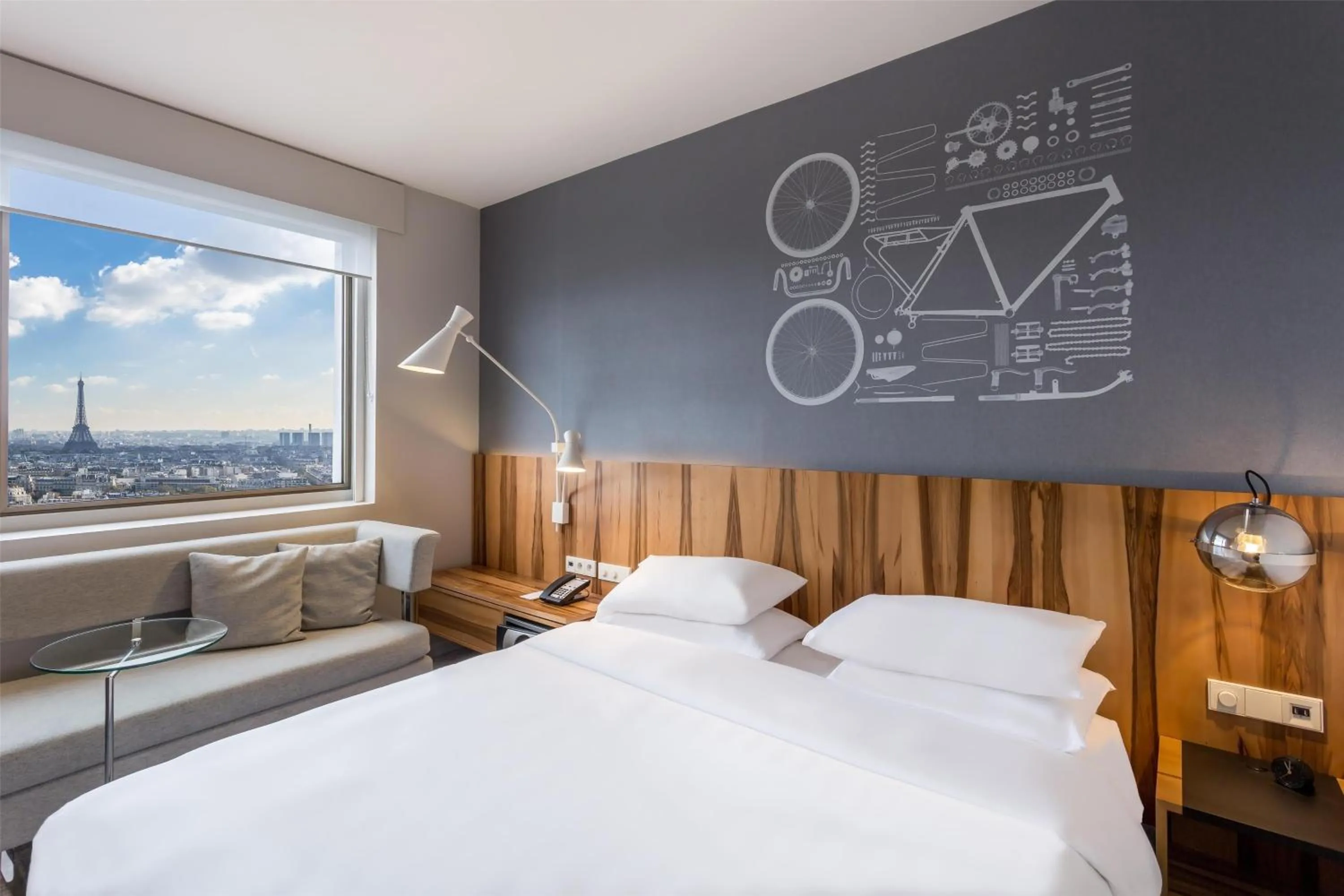 Bedroom, Bed in Hyatt Regency Paris Etoile