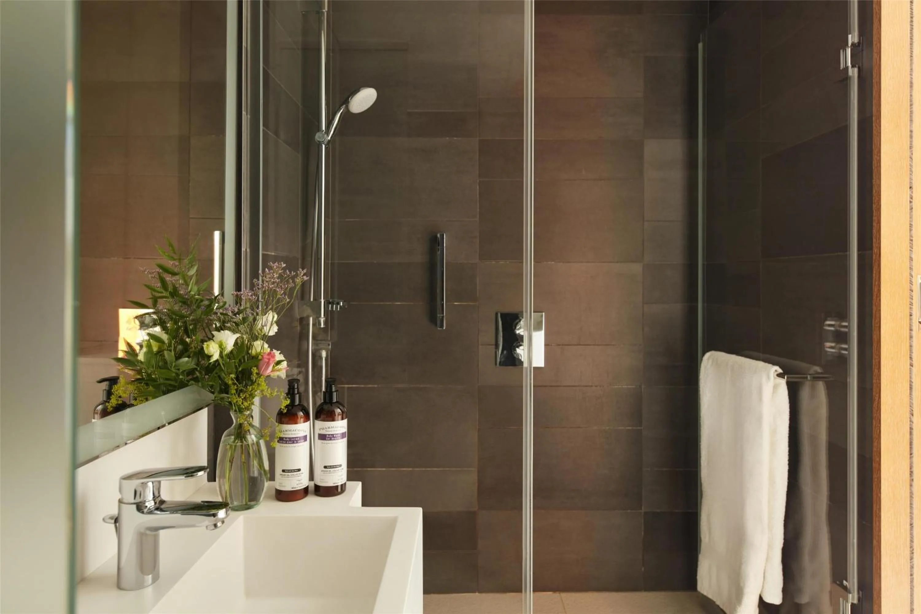 Bathroom in Hyatt Regency Paris Etoile