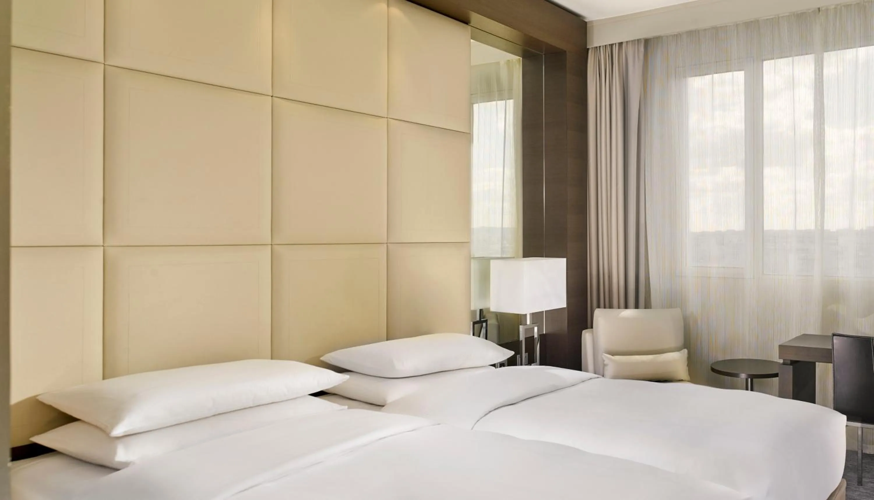 Bedroom, Bed in Hyatt Regency Paris Etoile