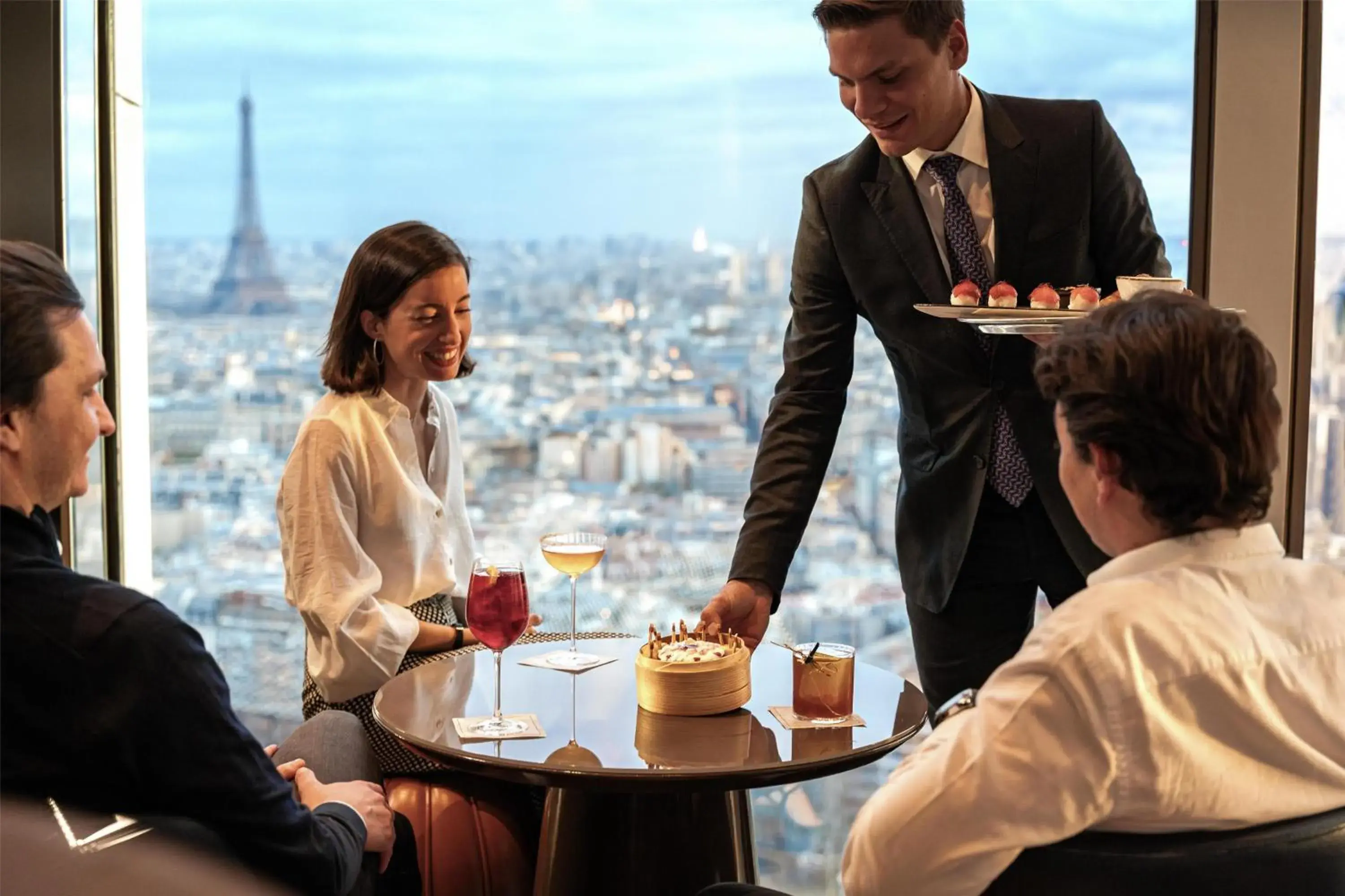 Lounge or bar in Hyatt Regency Paris Etoile Lounge or bar in Hyatt Regency Paris Etoile