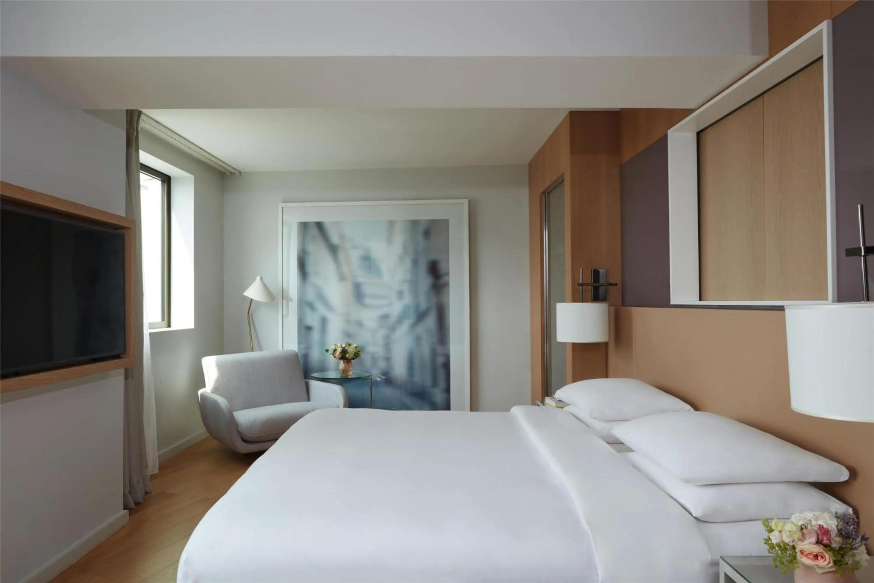 Photo of the whole room, Bed in Hyatt Regency Paris Etoile
