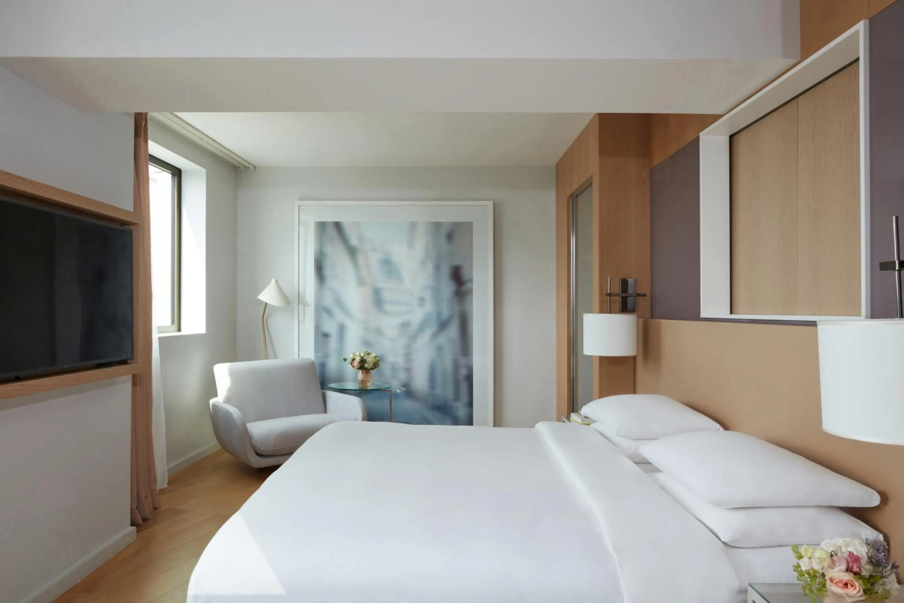 Bed in Hyatt Regency Paris Etoile