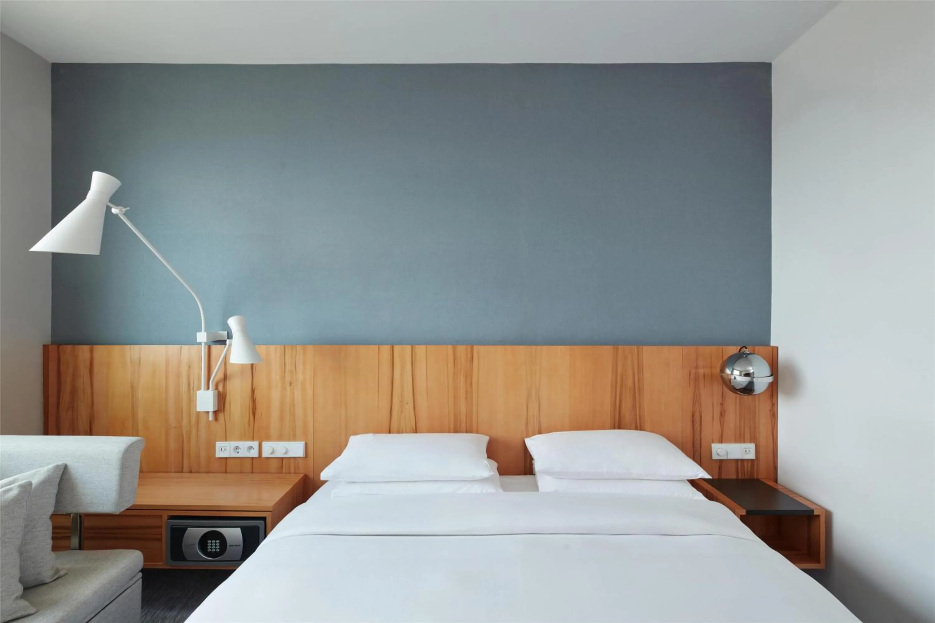 Bedroom, Bed in Hyatt Regency Paris Etoile